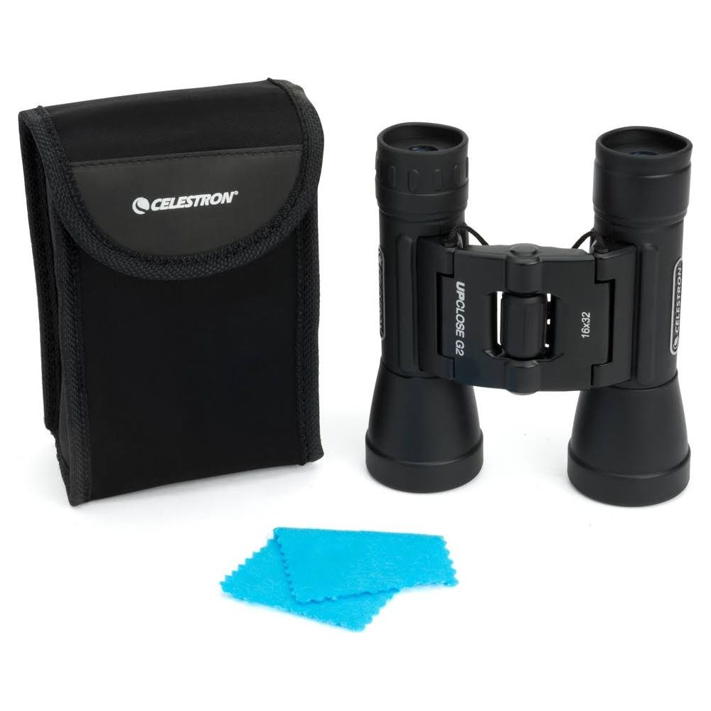 Binocolo Celestron nero con custodia e due panni per la pulizia blu.