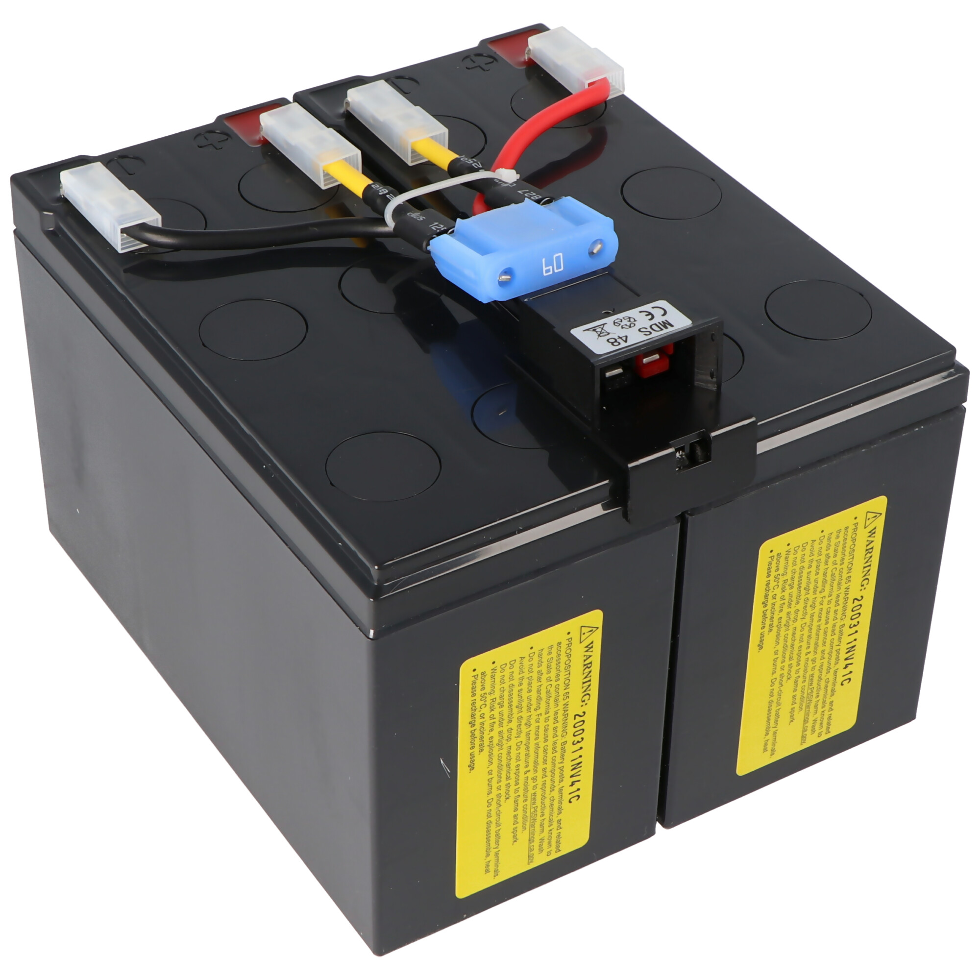 Zwei schwarze Batterien mit Kabeln und Sicherung, weiße und rote Stecker.