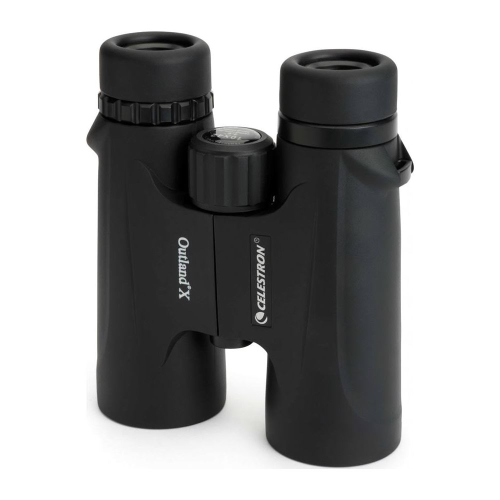 Schwarze Celestron Outland X Ferngläser mit Fokussierrad und Nackengurtbefestigung.