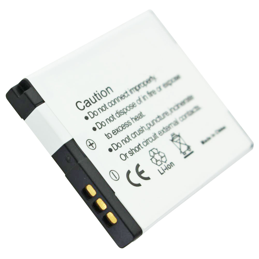 Weiße Batterie mit schwarzem Stecker und Ladekontakten. Warnhinweise aufgedruckt.