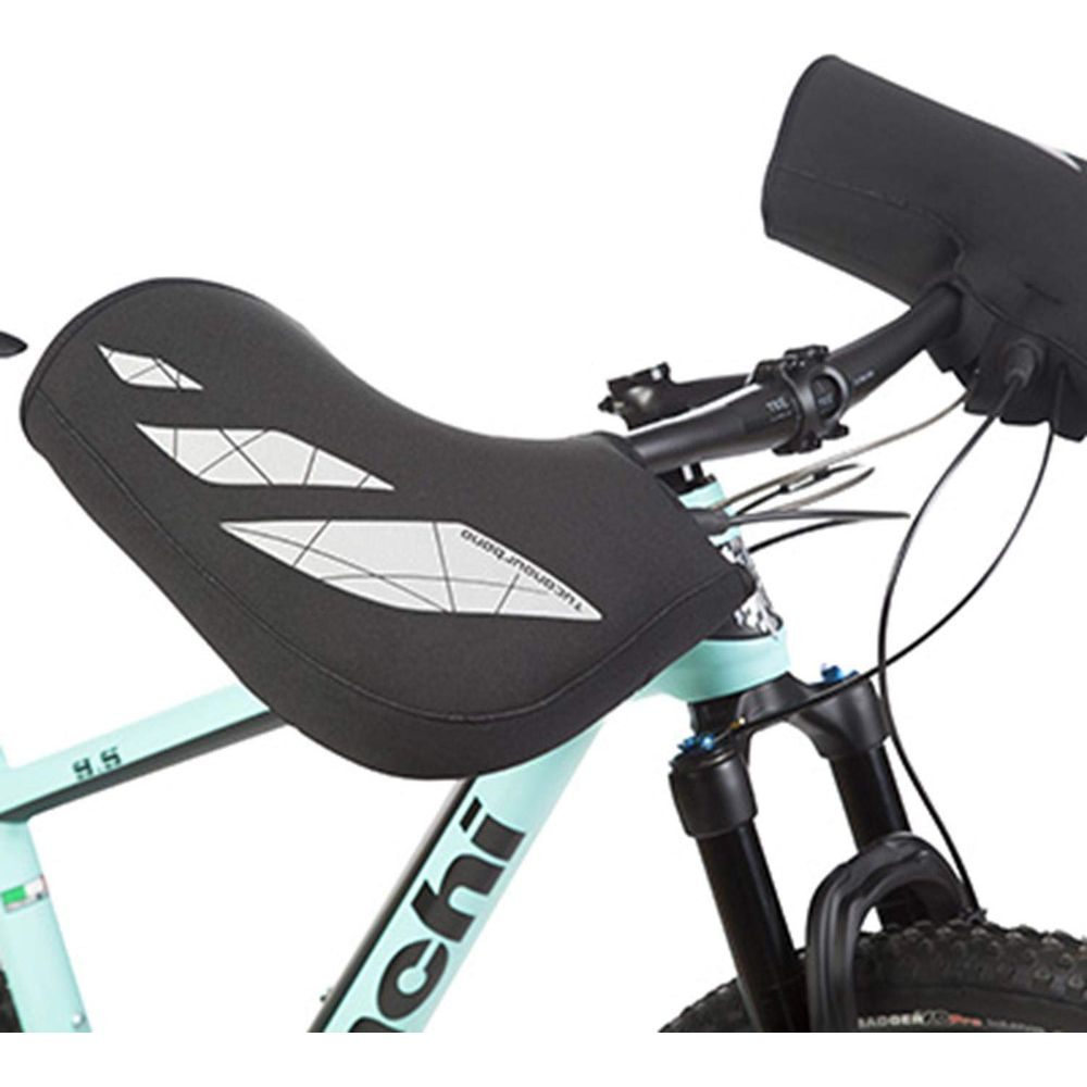 Schwarze Lenkerüberzüge mit reflektierenden Akzenten auf einem mintgrünen Fahrrad.