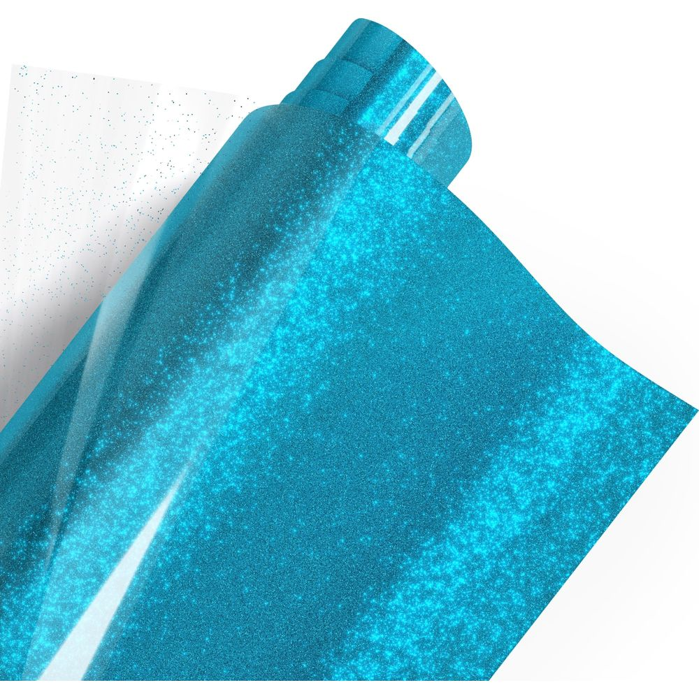 Türkis glitzerndes Vinylmaterial mit durchsichtigem Trägerpapier, das aufgerollt ist.
