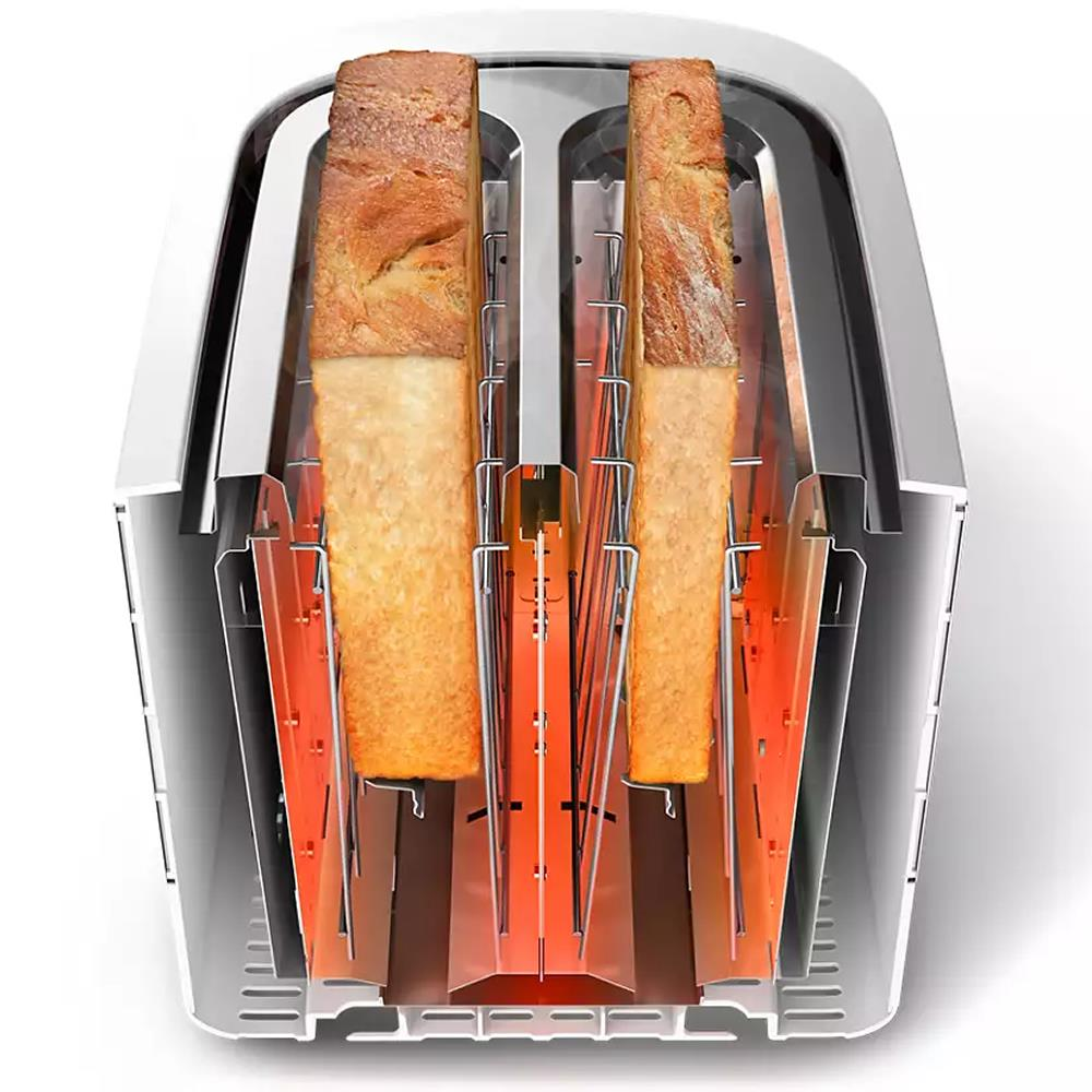 Yanmakta olan ısıtma elemanlarına sahip bir tost makinesinde iki dilim ekmek.