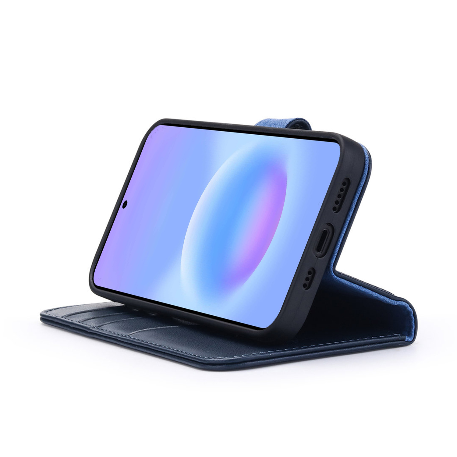 Een blauwe flip telefoonhoes met een telefoon erin, op witte achtergrond.