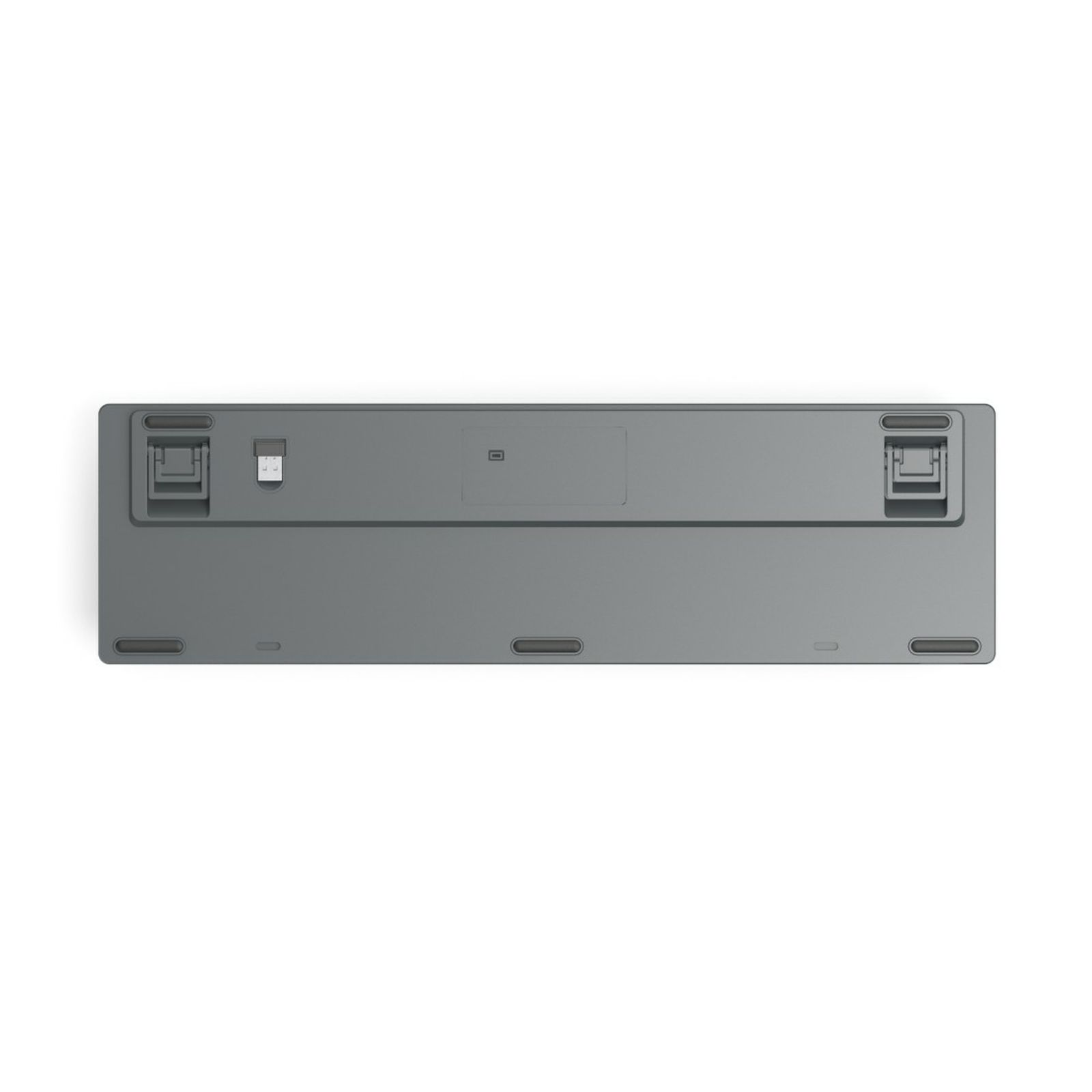 Parte inferiore tastiera grigia con dongle USB, piedini e coperchio batteria.
