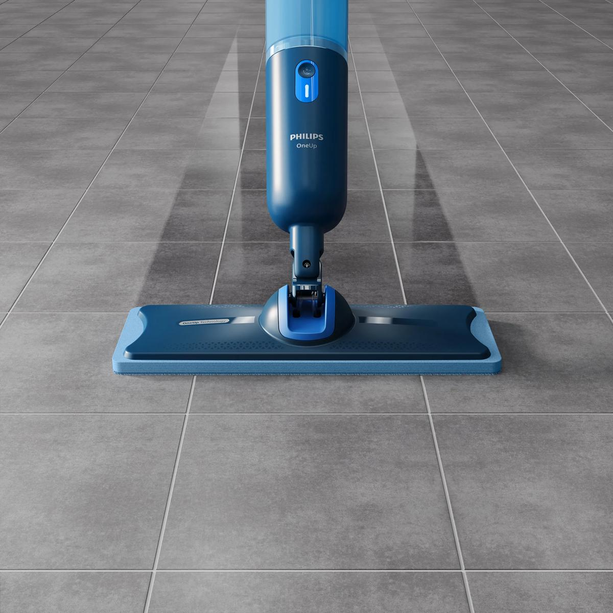 Ein blauer Philips Wischmopp mit Tank reinigt einen grauen Fliesenboden.