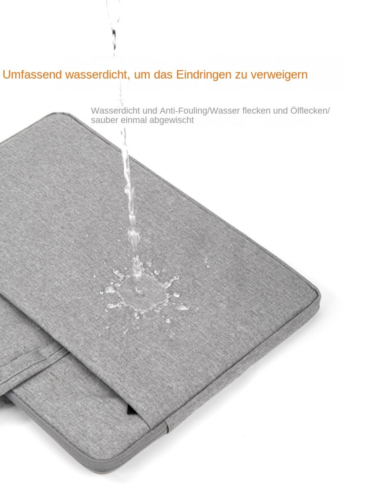 Wasser spritzt auf ein graues, wasserdichtes Stoffmaterial.
