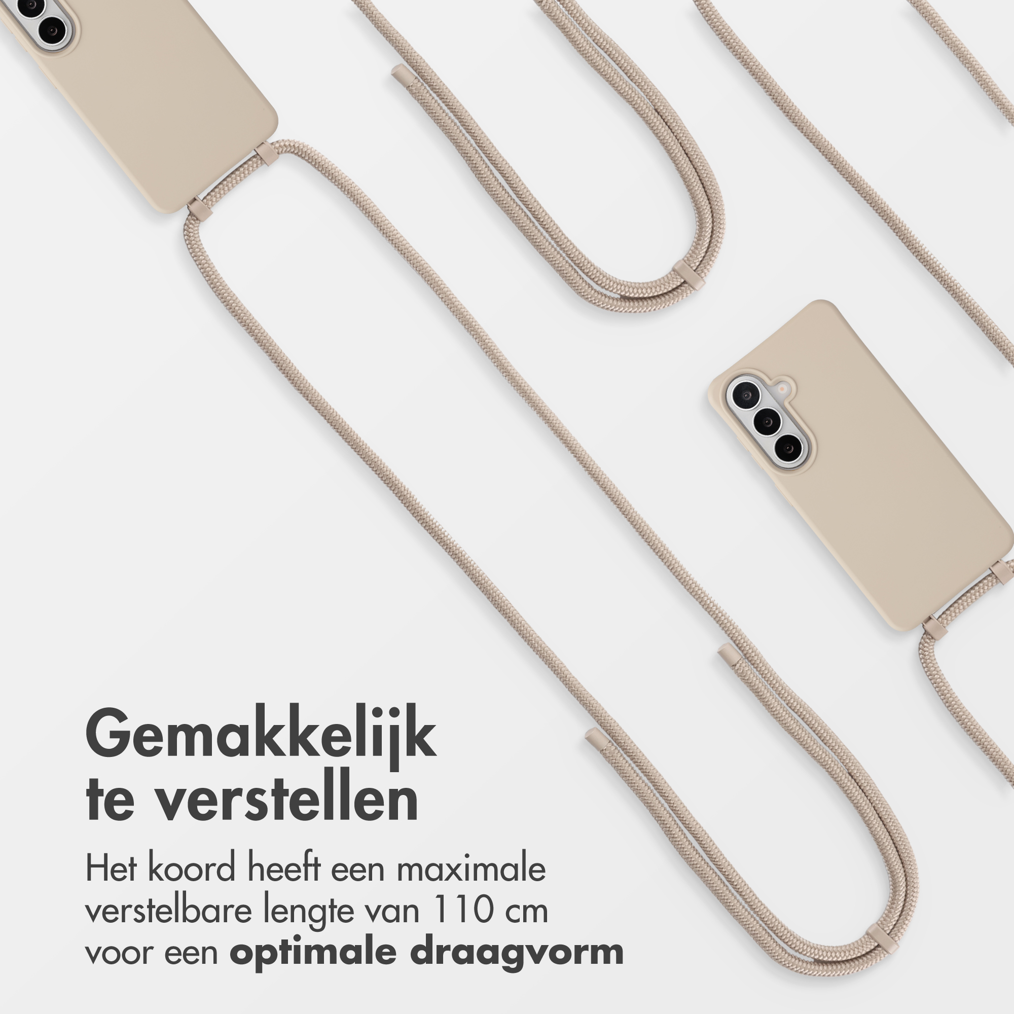 Een lichtbeige telefoonhoesje met koord ligt op grijze achtergrond.