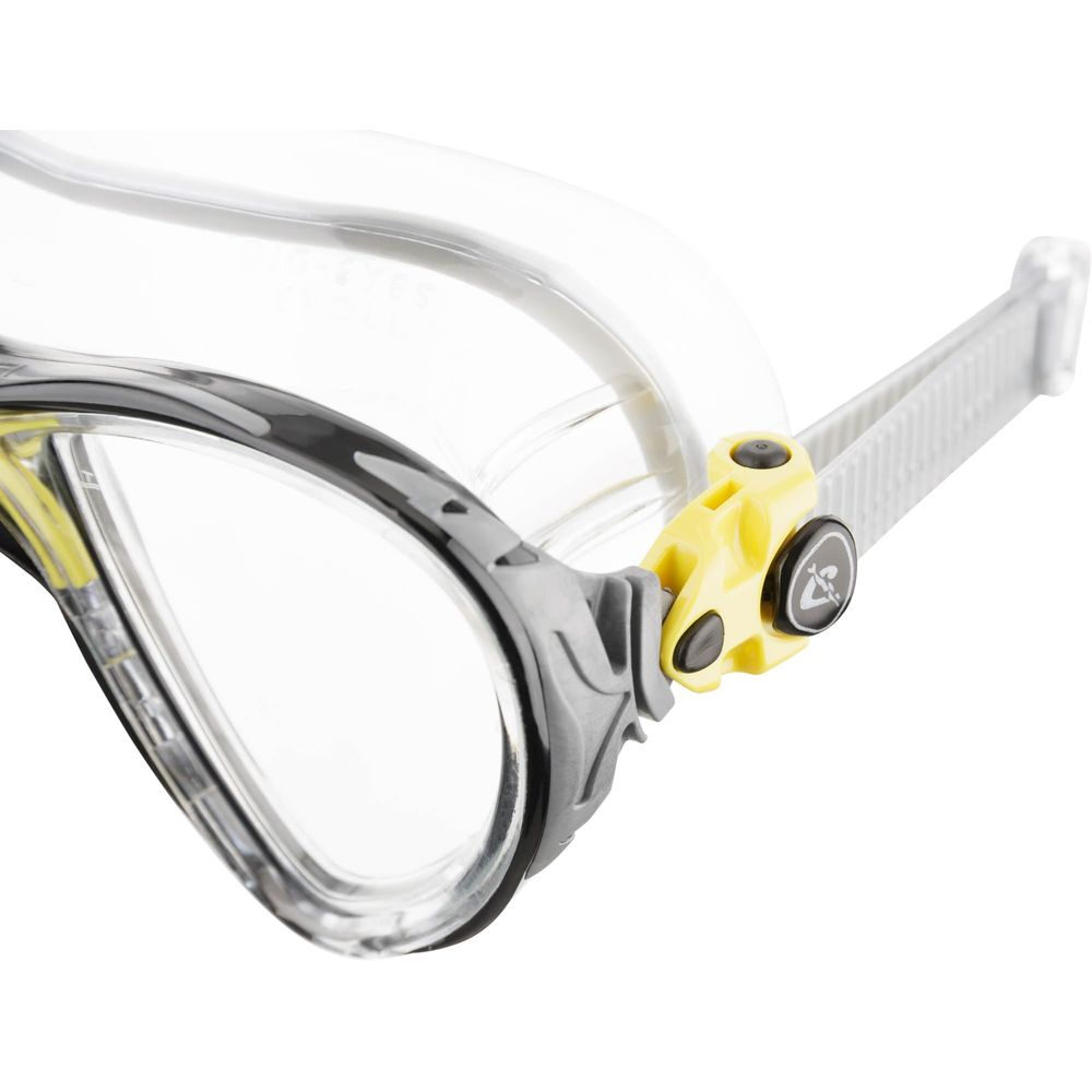 Nahaufnahme einer Schwimmbrille mit grauem Rahmen und gelben Verstellern.