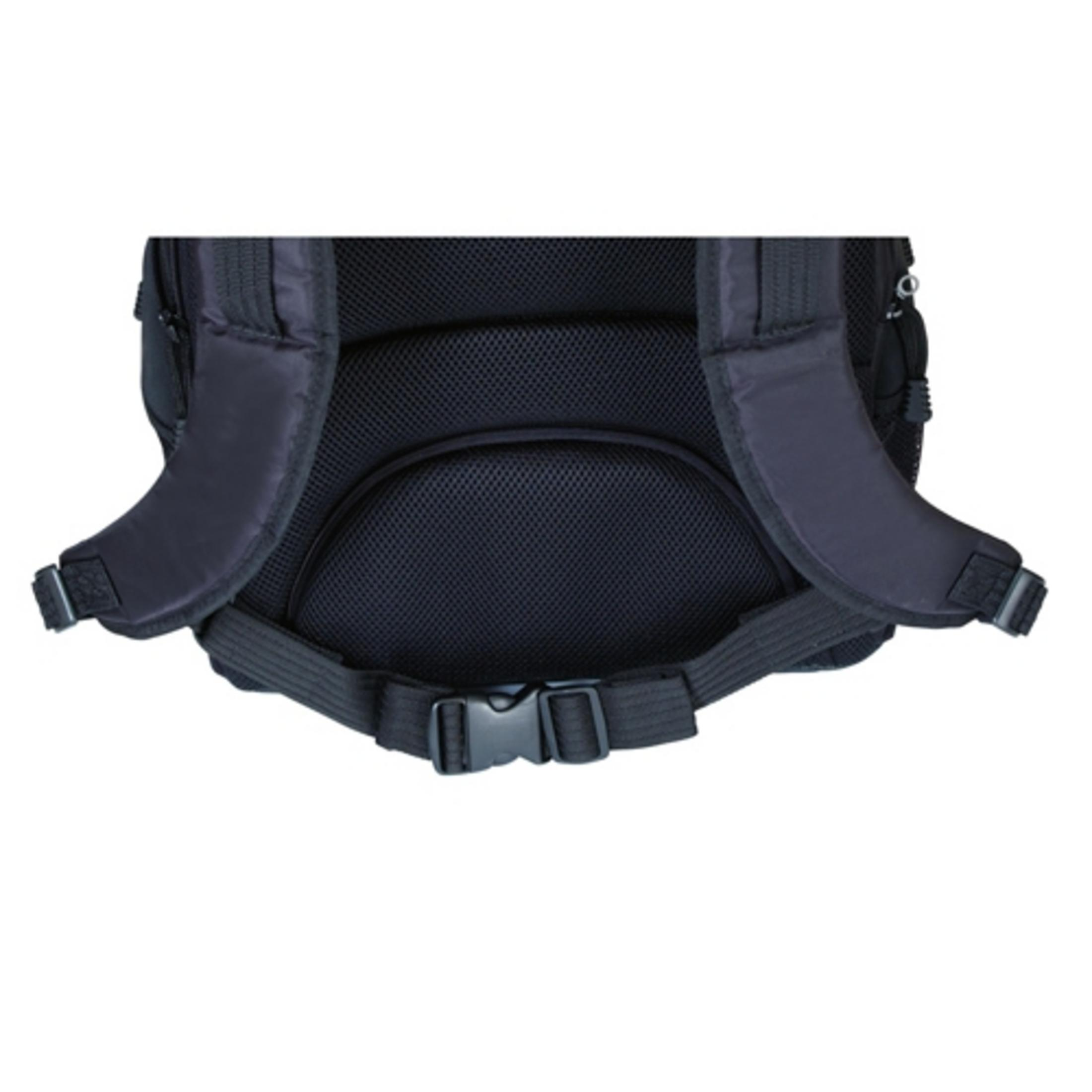 Detailansicht des schwarzen Rucksacks mit gepolsterten Schultergurten und Schnalle.