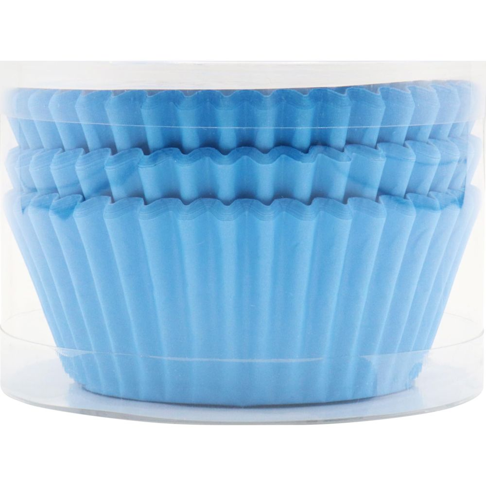 Blaue Muffinförmchen in einer transparenten Verpackung.