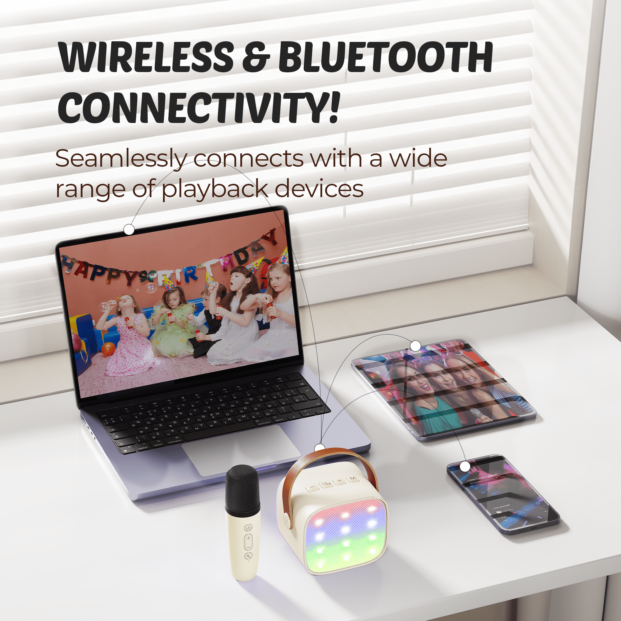 Ein Laptop, Tablet und Smartphone sind mit einem Lautsprecher und Mikrofon verbunden.