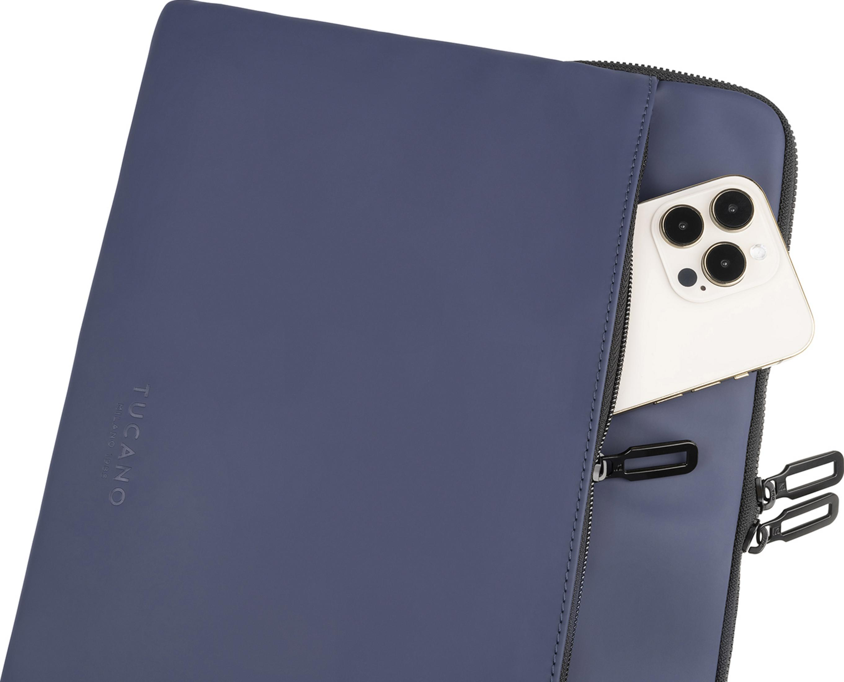 Eine blaue Tasche mit einem Smartphone und Reißverschlüssen.