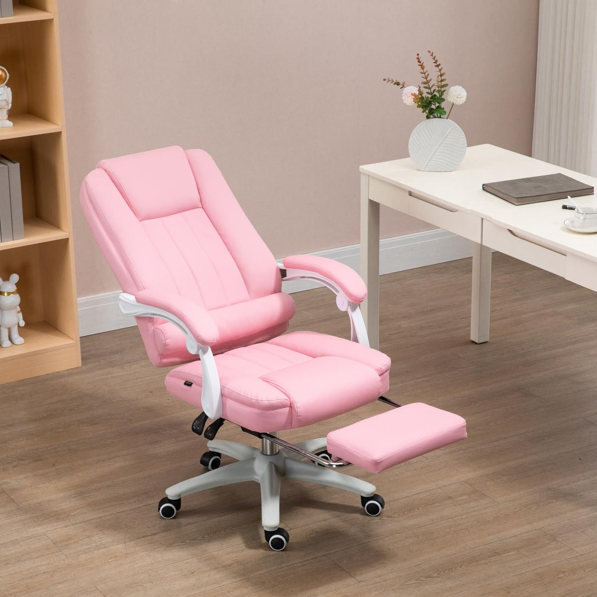 Ein rosa Bürostuhl mit ausklappbarer Fußstütze steht auf einem Holzboden.