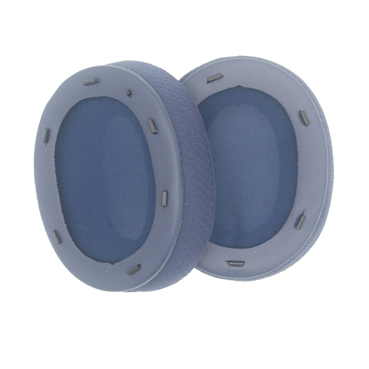 Due cuscinetti auricolari blu per cuffie sono affiancati su sfondo bianco.