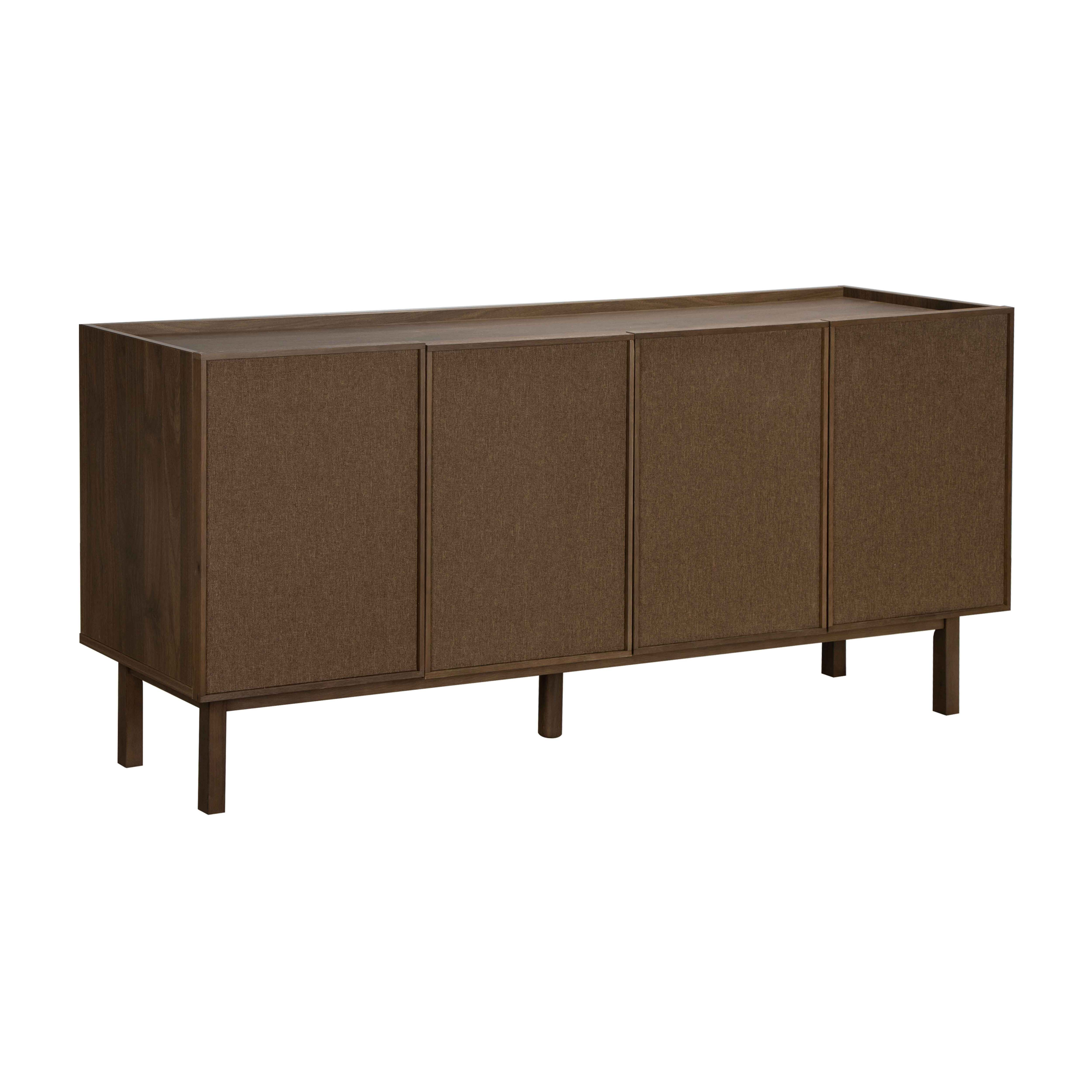 Ein brauner Holzschrank mit vier Türen und schmalen Beinen.