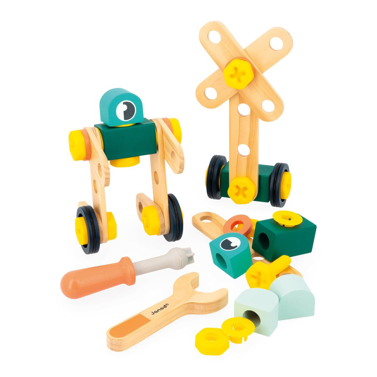 Holzroboter und Windrad mit Werkzeugen und Bauteilen.
