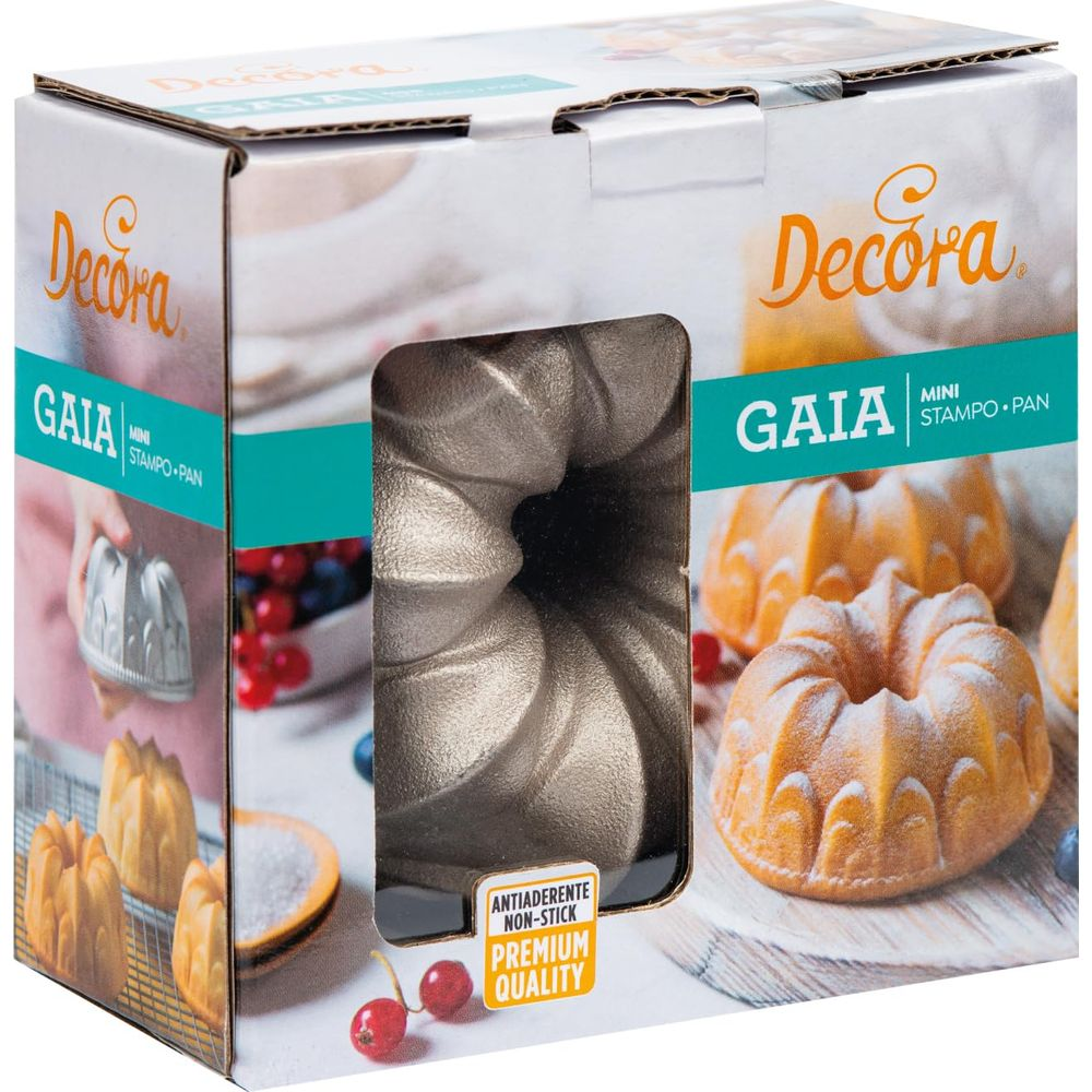 Verpackung für eine Gugelhupfform mit einem Bild von Kuchen und Beeren.
