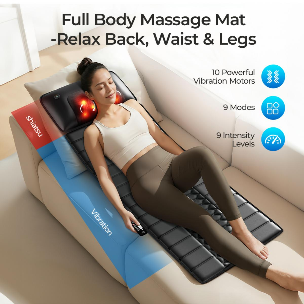 Frau entspannt auf einer Ganzkörper-Massagematte mit Shiatsu- und Vibrationsfunktionen.
