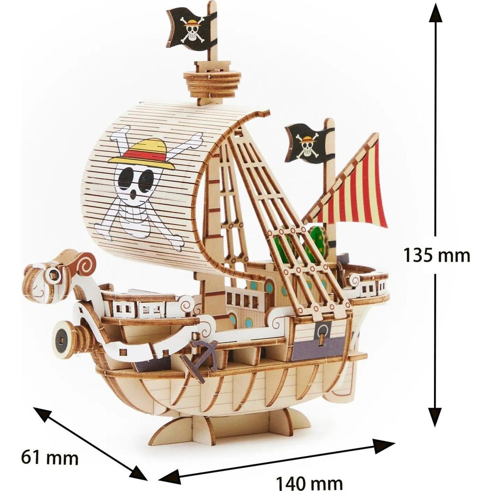 Ein hölzernes Modellschiff mit Piratenflaggen und Segel, 140x61x135mm.