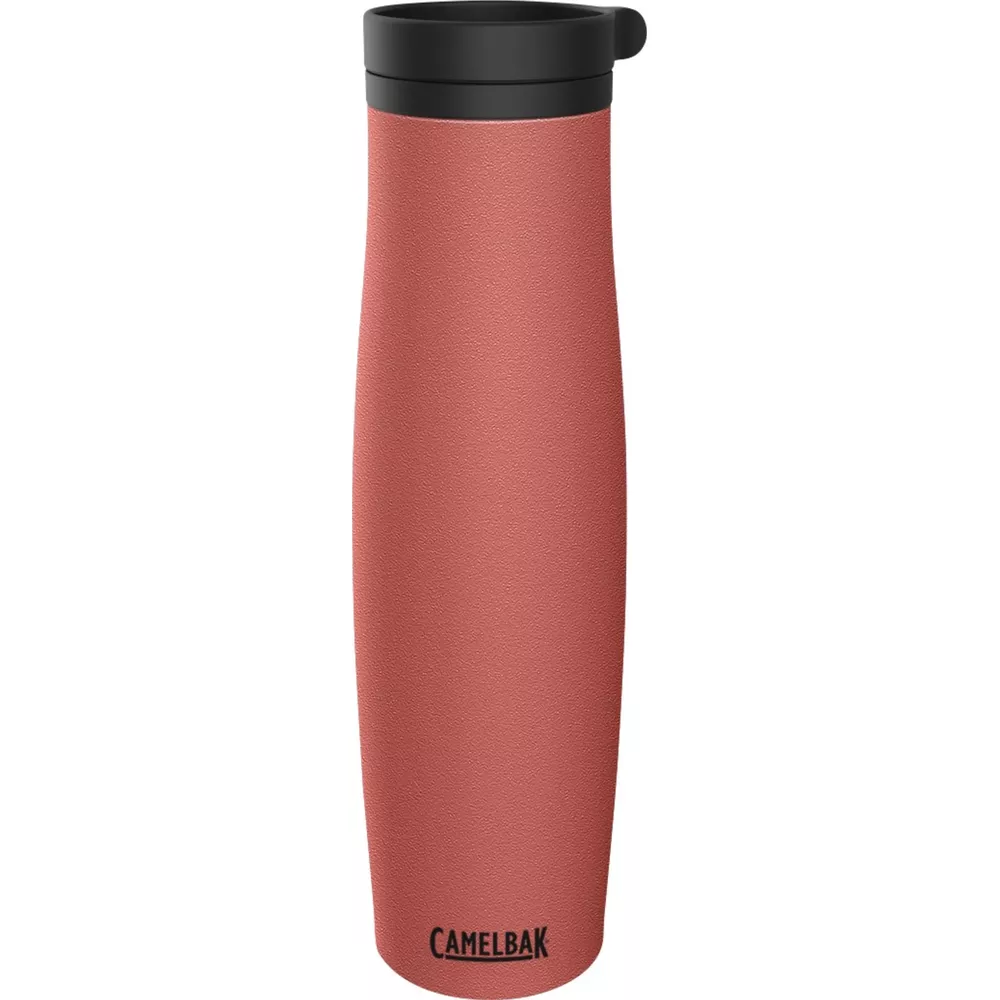 Eine rosafarbene Camelbak-Flasche mit schwarzem Deckel, auf weißem Hintergrund.