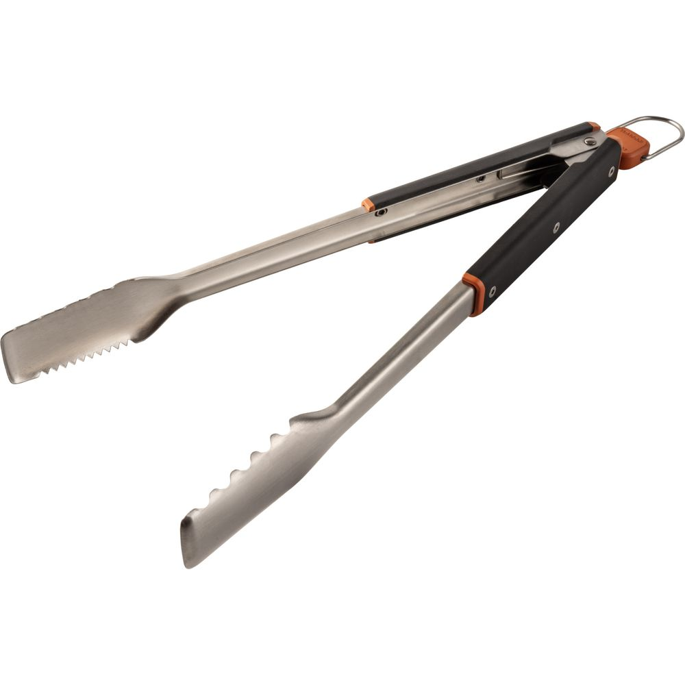 Pinze per barbecue in metallo con manici neri e accenti arancioni, su sfondo bianco.
