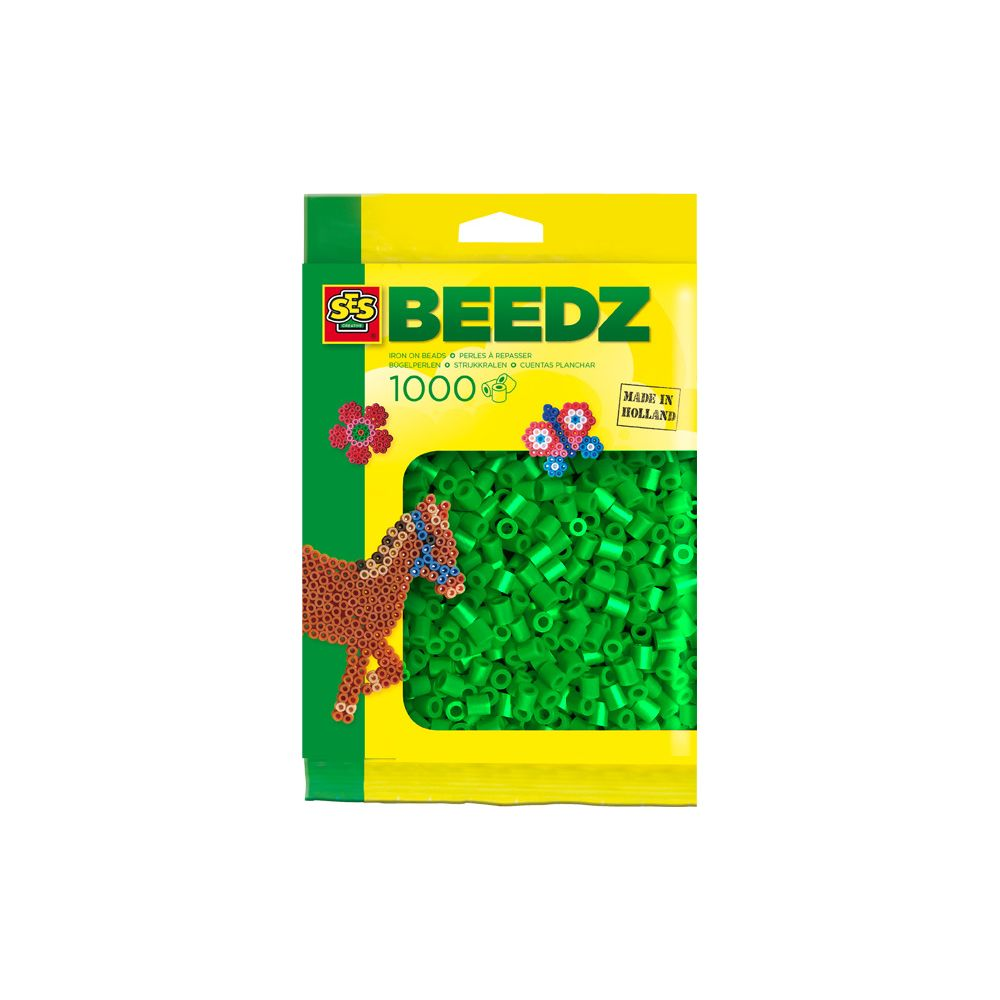 Paquete de cuentas verdes para planchar con un caballo marrón y flores.