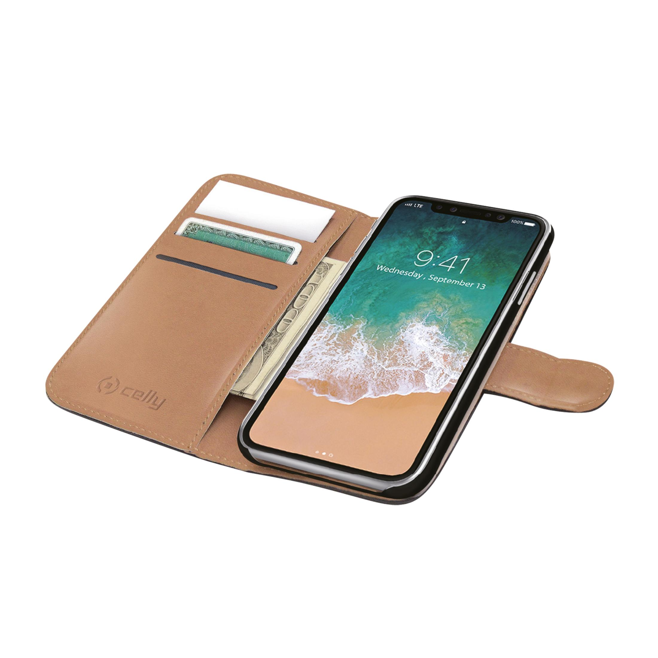 Eine braune Lederhülle mit einem Smartphone, das auf dem Sperrbildschirm angezeigt wird.