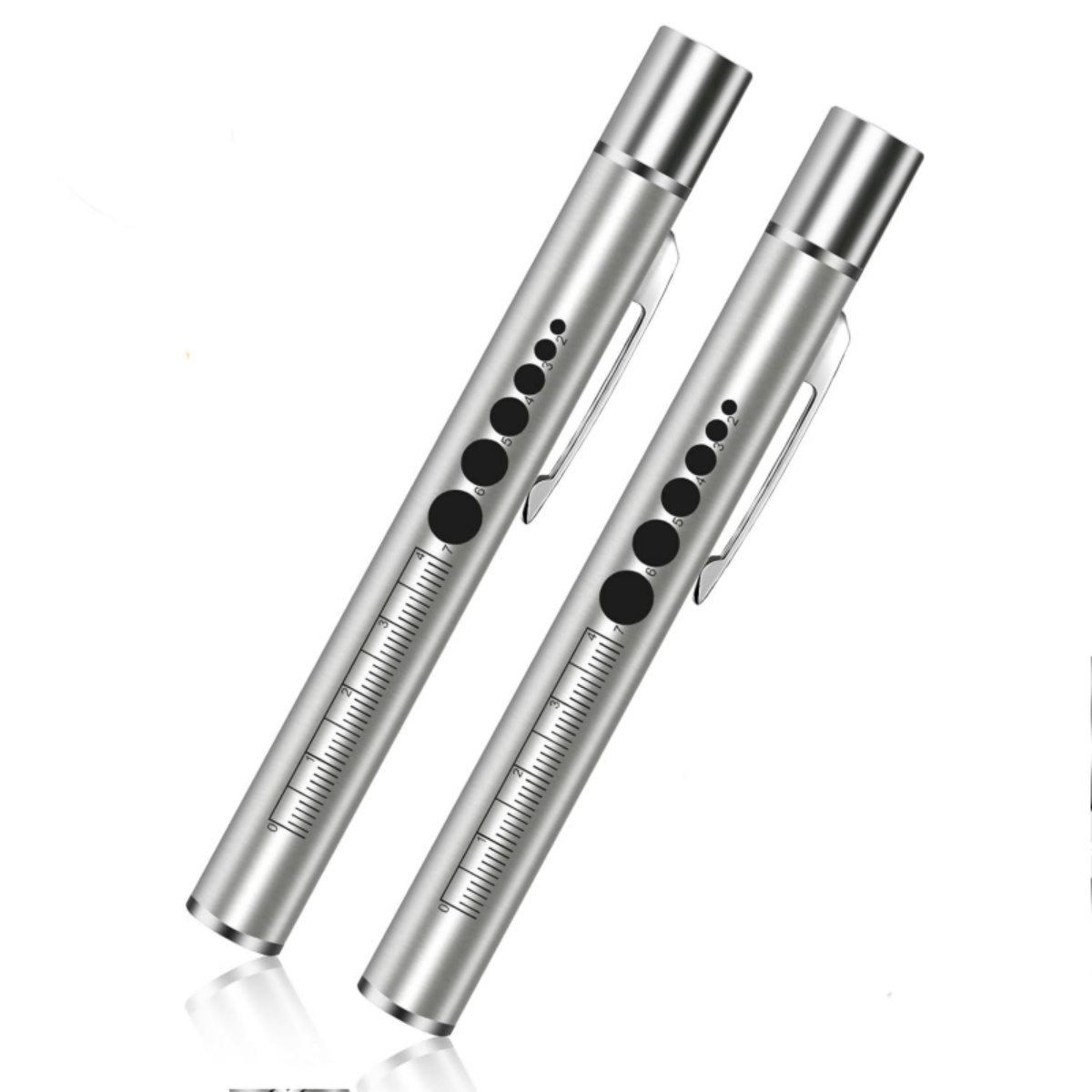 Zwei silberne Stiftlampen mit Skalen und Lichtern.