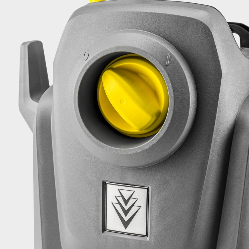 Szara myjka ciśnieniowa z żółtym pokrętłem i symbolami ustawień.