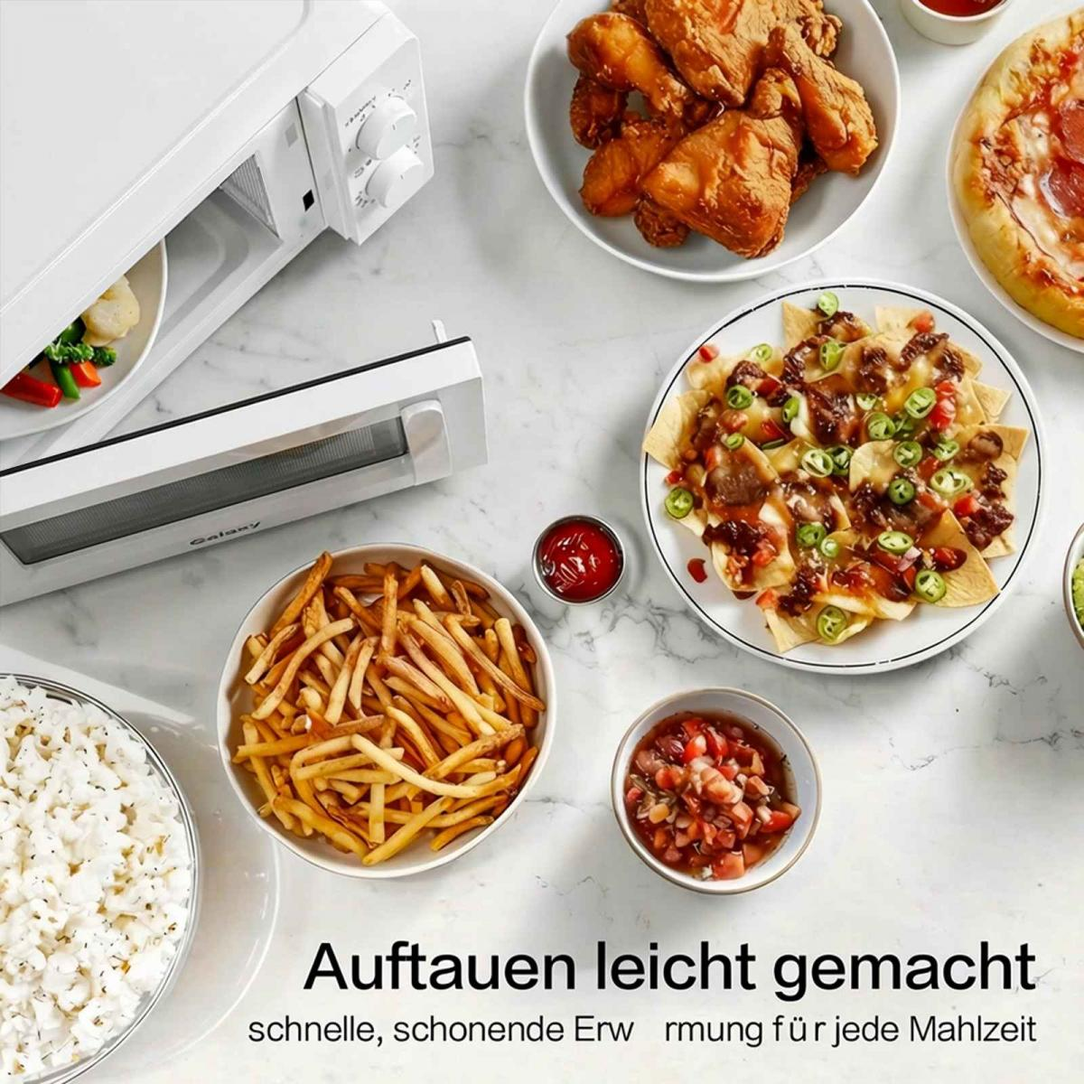 Eine Mikrowelle mit verschiedenen Gerichten wie Pommes, Hähnchen, Pizza und Nachos.