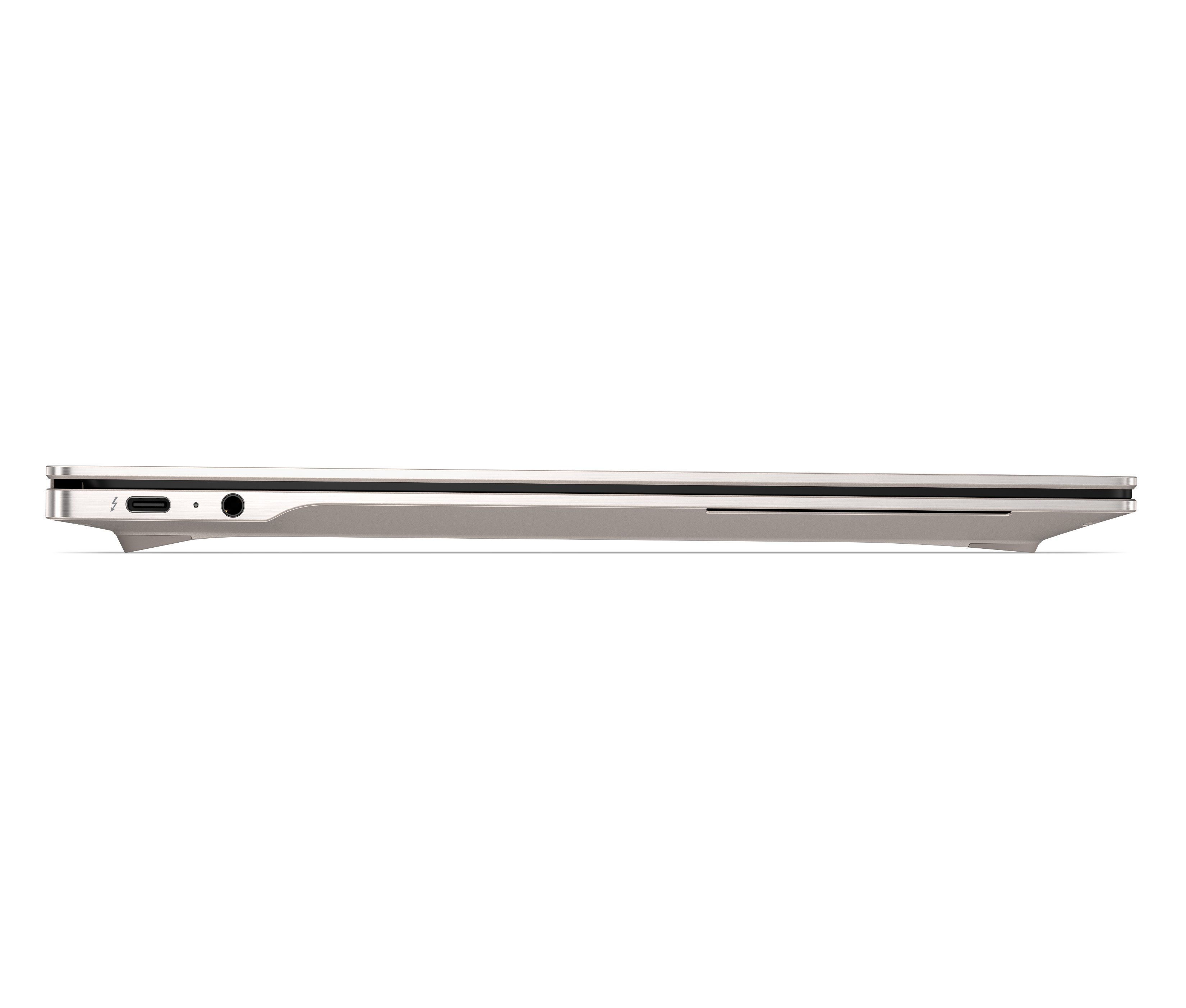 Vista laterale di un laptop sottile e argentato con porte Thunderbolt e cuffie.