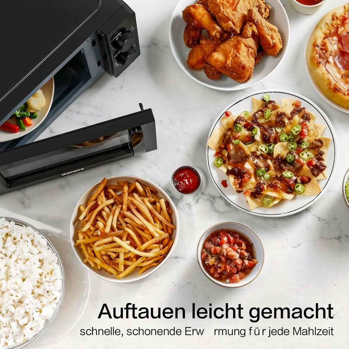 Ein schwarzer Ofen mit verschiedenen Gerichten wie Pommes, Hähnchen und Pizza.