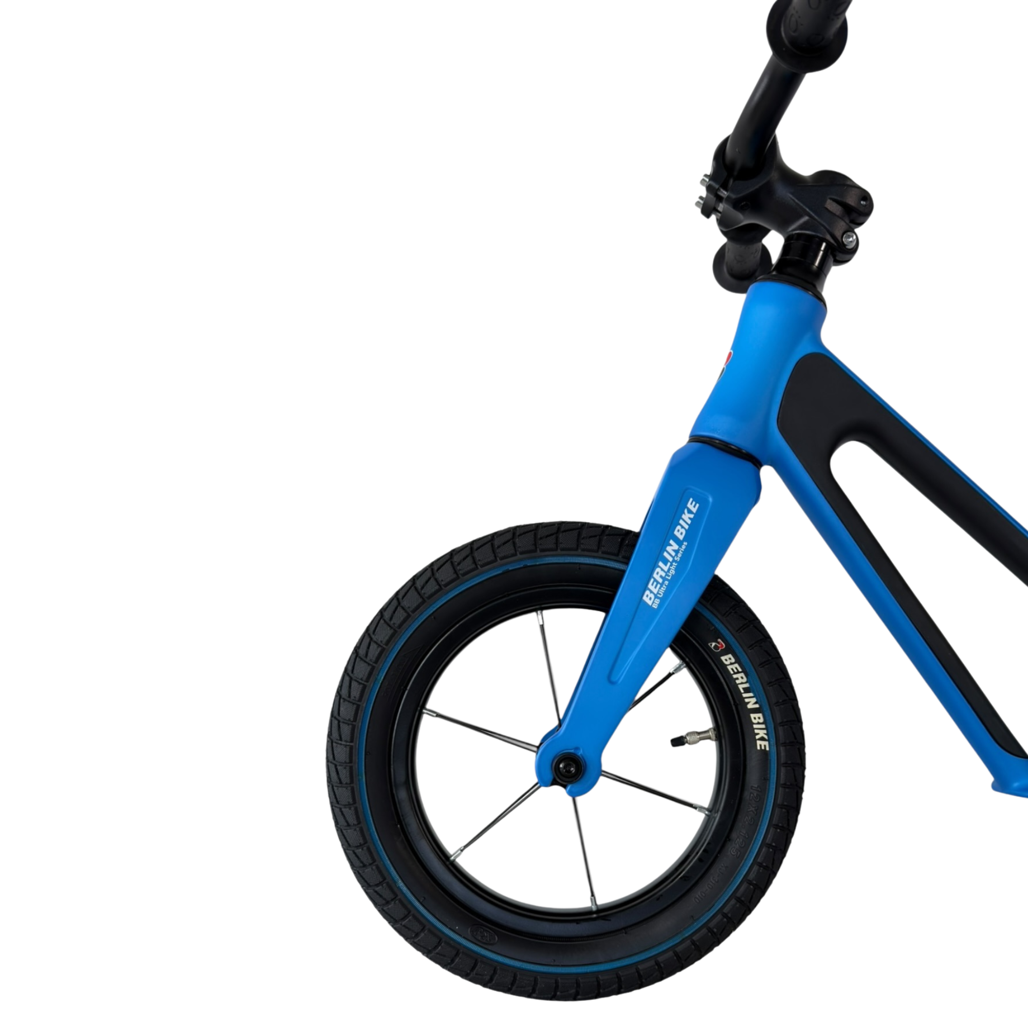 Blaues Fahrrad, Vorderrad, Lenker und Gabel auf weißem Hintergrund.