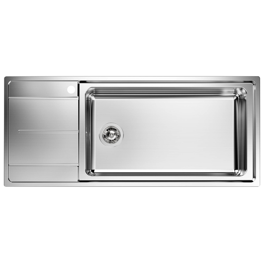 Un lavello in acciaio inox lucido con scolapiatti e vasca principale.