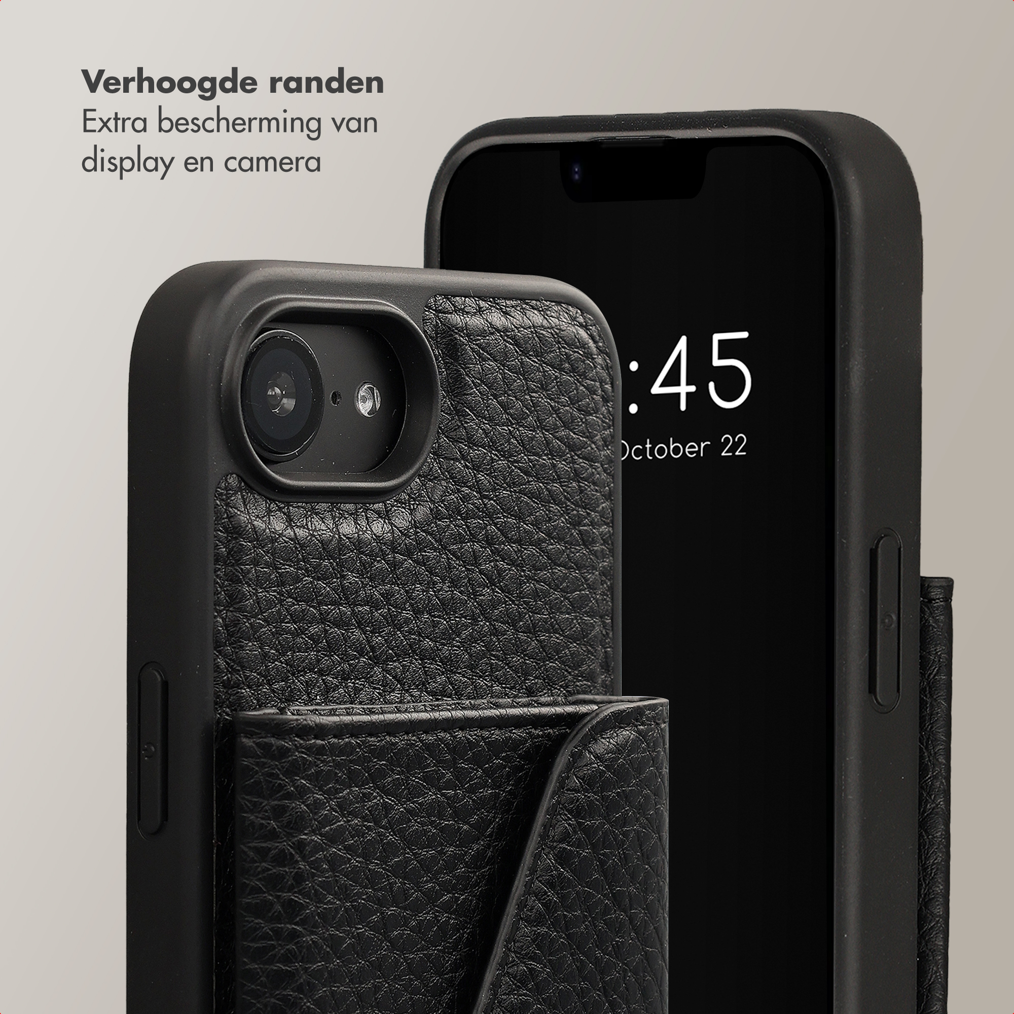 Téléphone noir avec étui en cuir et porte-cartes. Bords surélevés protègent écran et appareil photo.