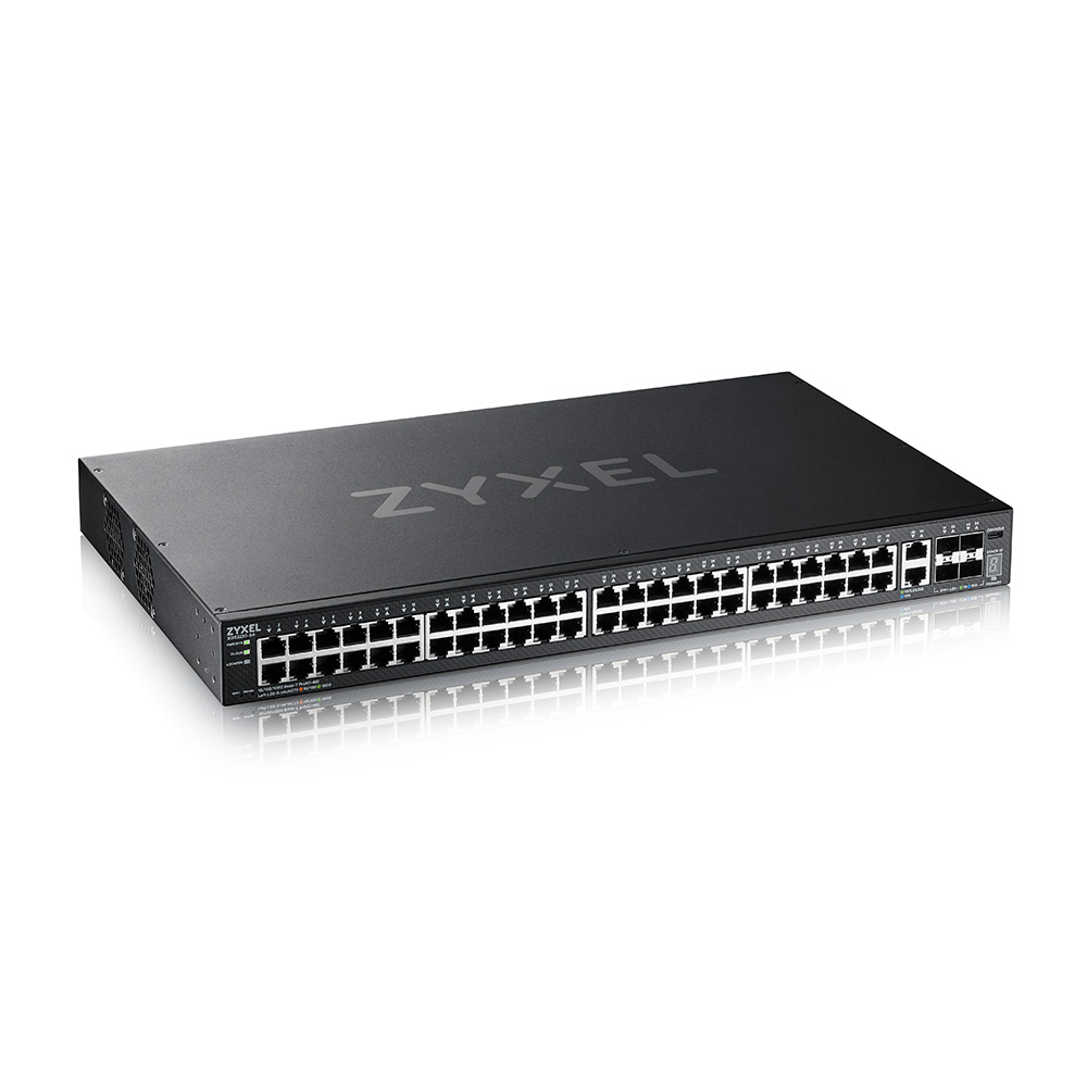 Ein schwarzer Zyxel Netzwerkswitch mit vielen Ports und dem Zyxel-Logo oben.