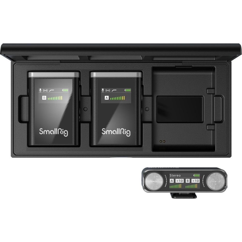 Microphones sans fil SmallRig dans un étui de chargement et un émetteur séparé.