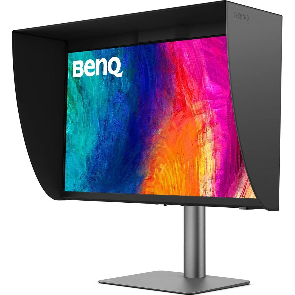 Monitor BenQ z kolorowym tłem gradientowym i osłoną na metalowym stojaku.