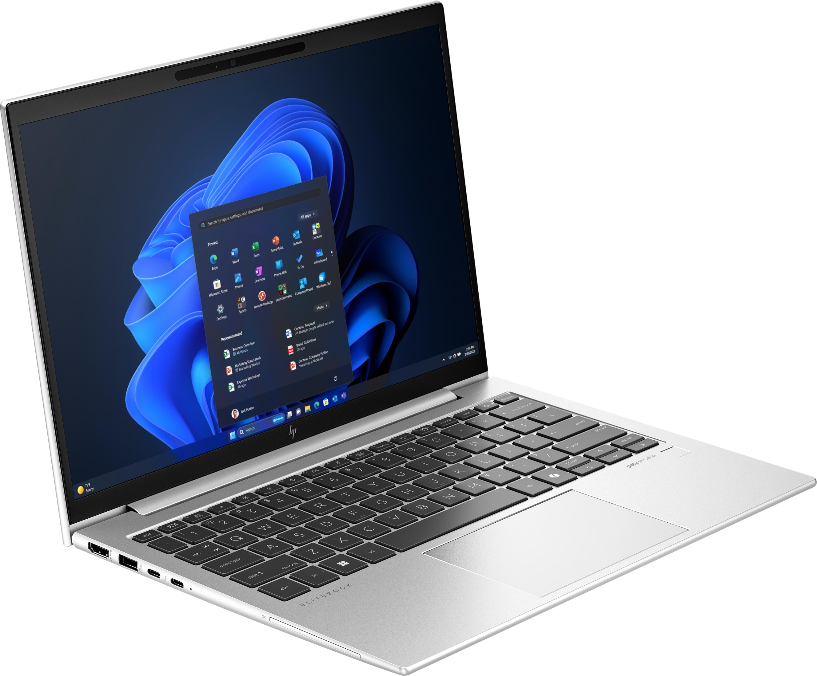 Ein silberner Laptop mit einem geöffneten Windows 11 Startmenü.