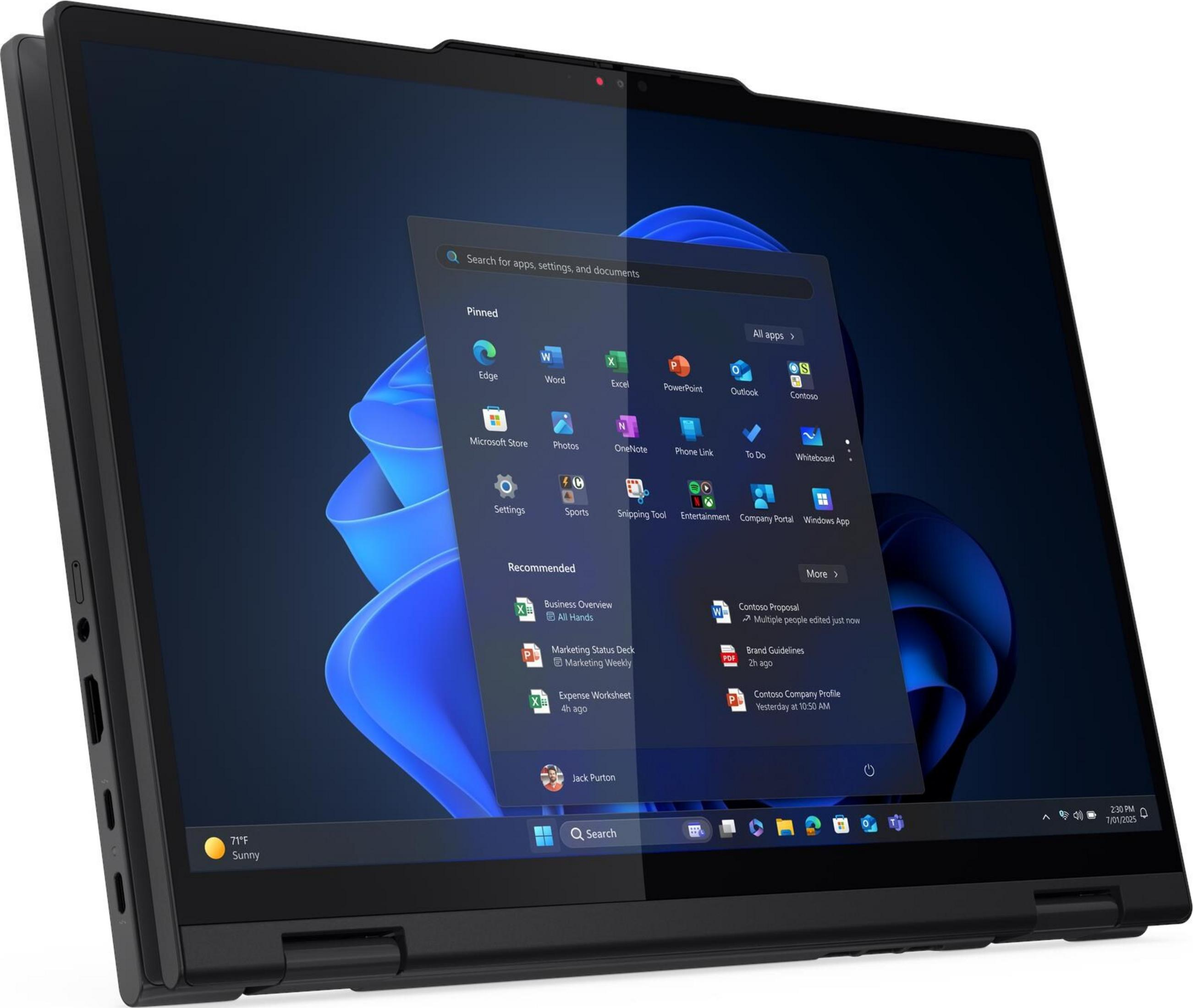 Ein Laptop mit Windows 11-Startmenü und geöffneten Apps. Wetter: 71°F sonnig.