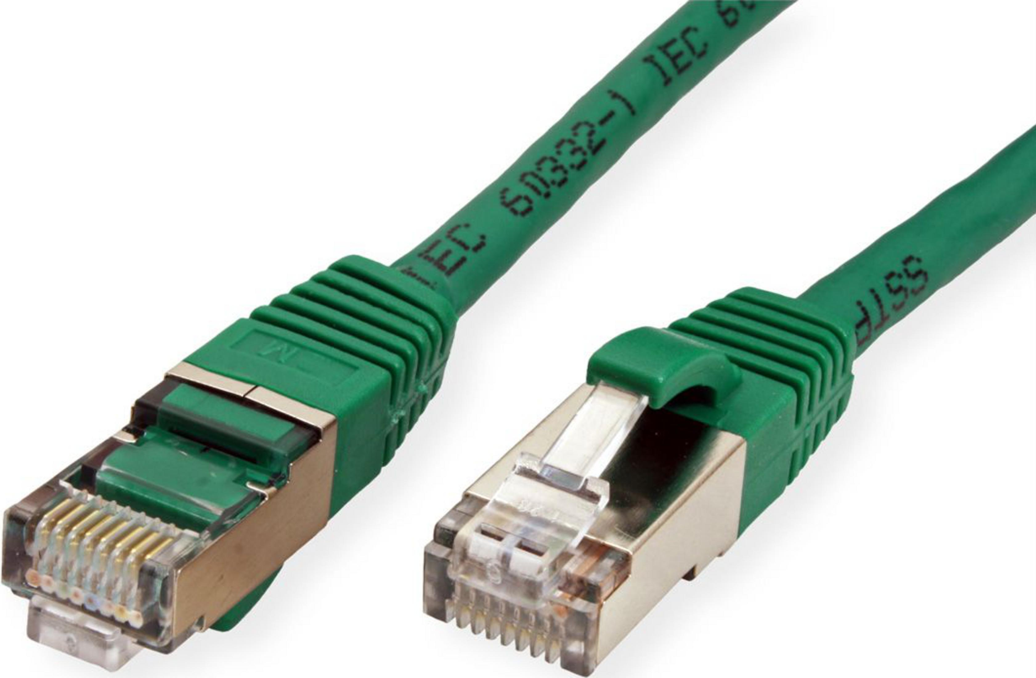 Twee groene Ethernetkabels met RJ45-connectoren op witte achtergrond.