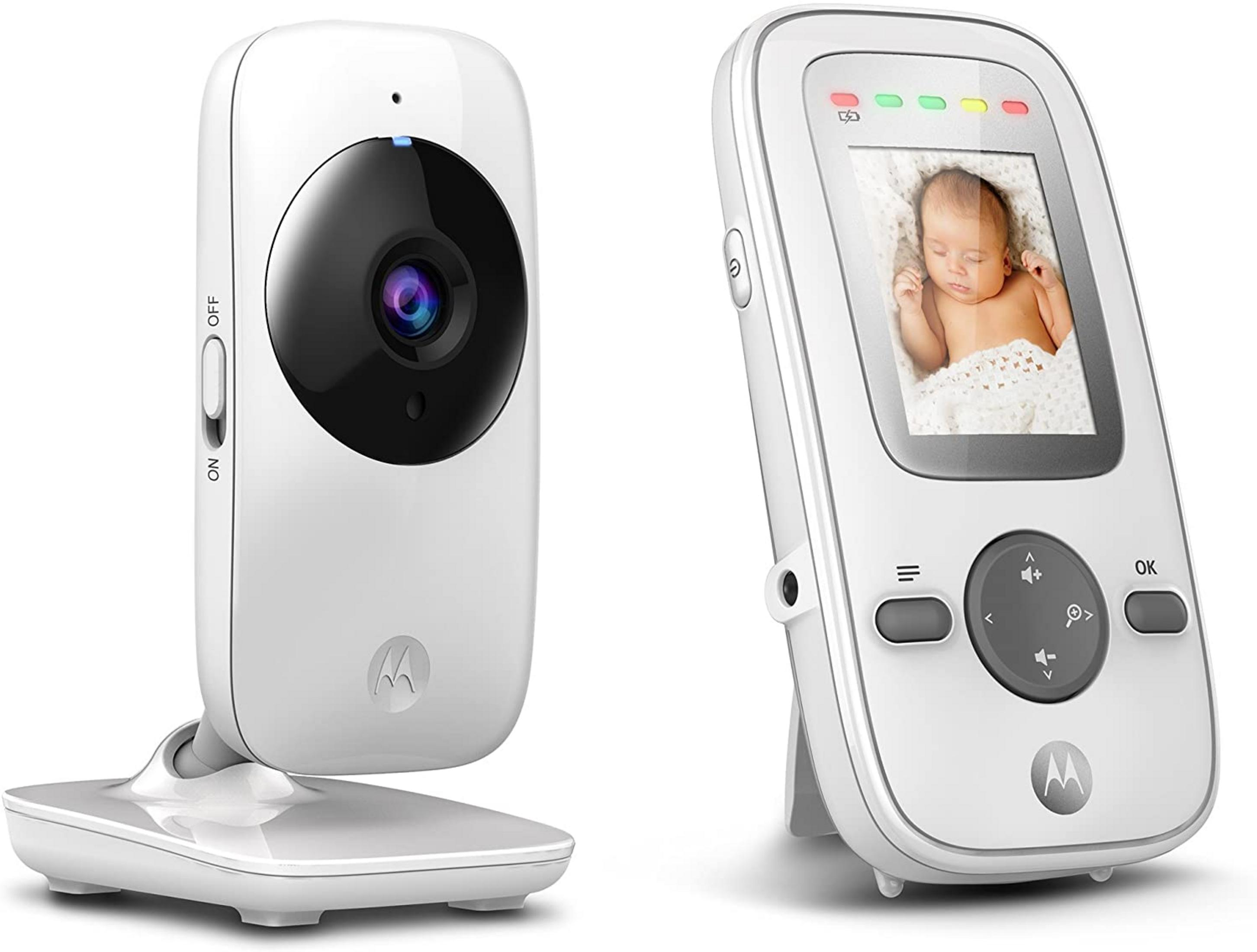Ein weißes Babyphone mit Kamera und Monitor, das ein schlafendes Baby zeigt.