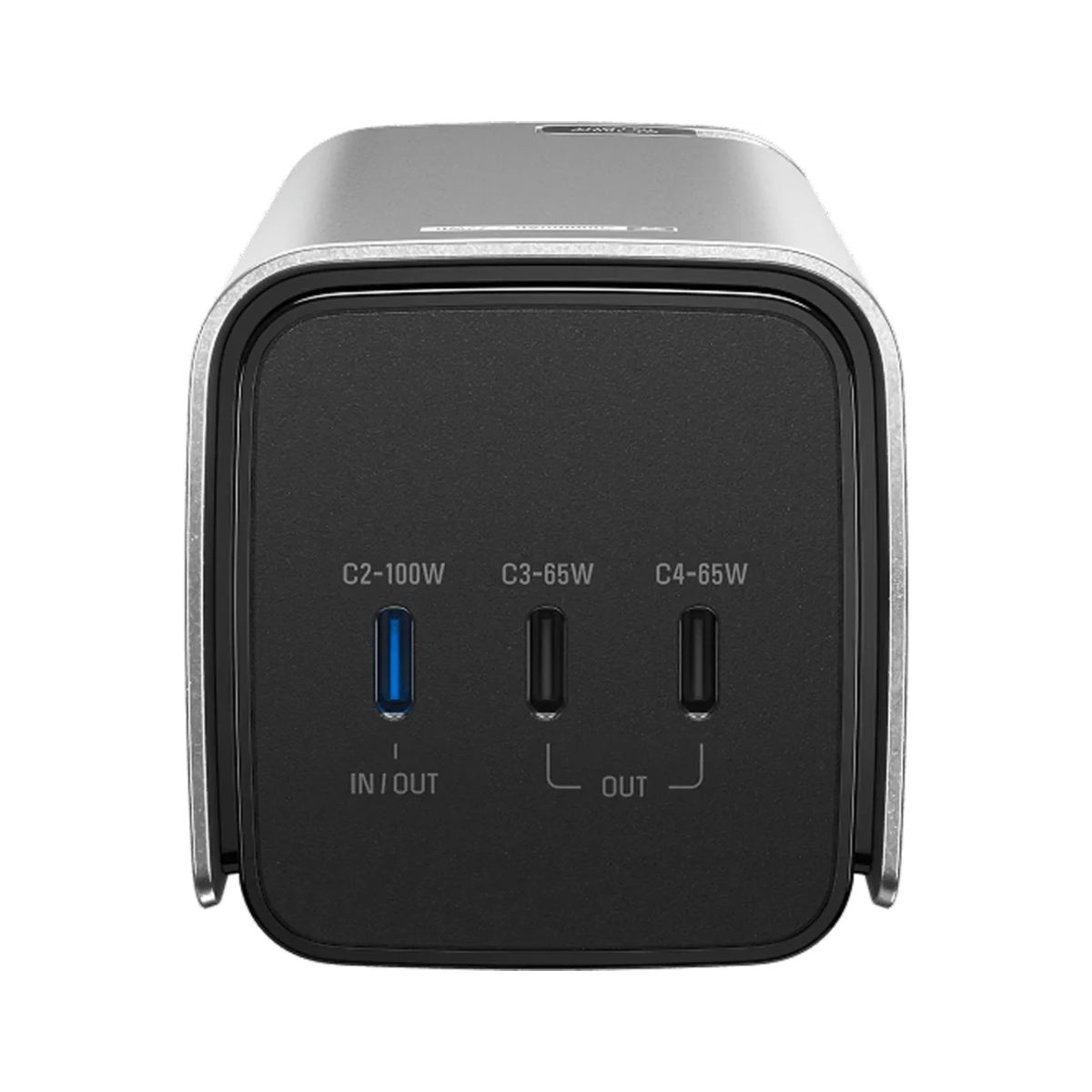 Een zwarte stroomadapter met drie USB-C poorten en wattages.