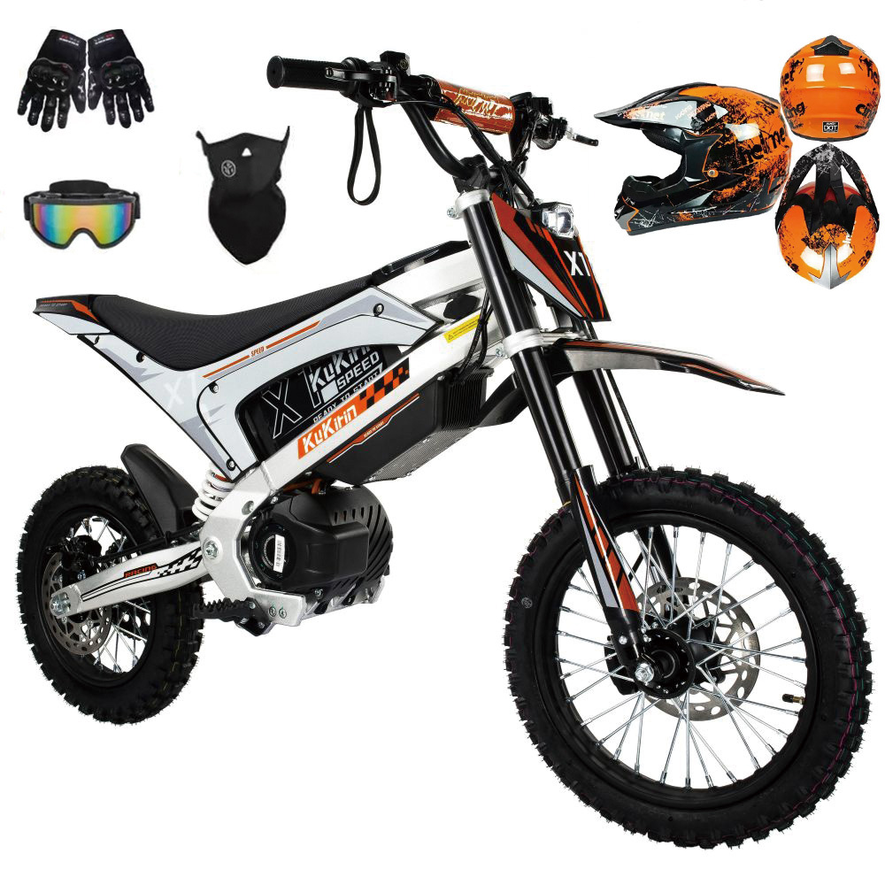 Una dirt bike bianca e arancione con accessori: guanti, occhiali, maschera e caschi.