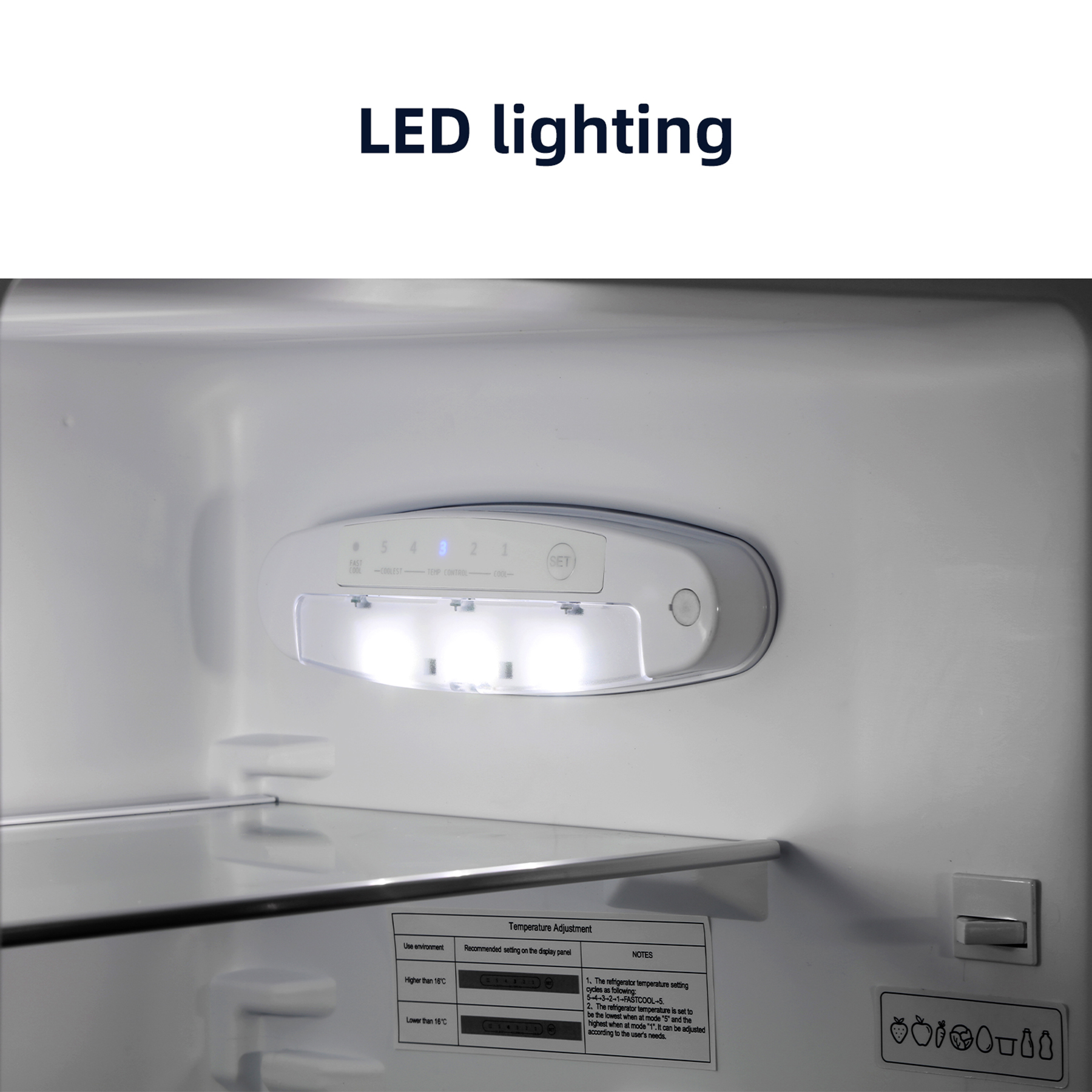 Vue intérieure d'un réfrigérateur avec éclairage LED et commandes de température.