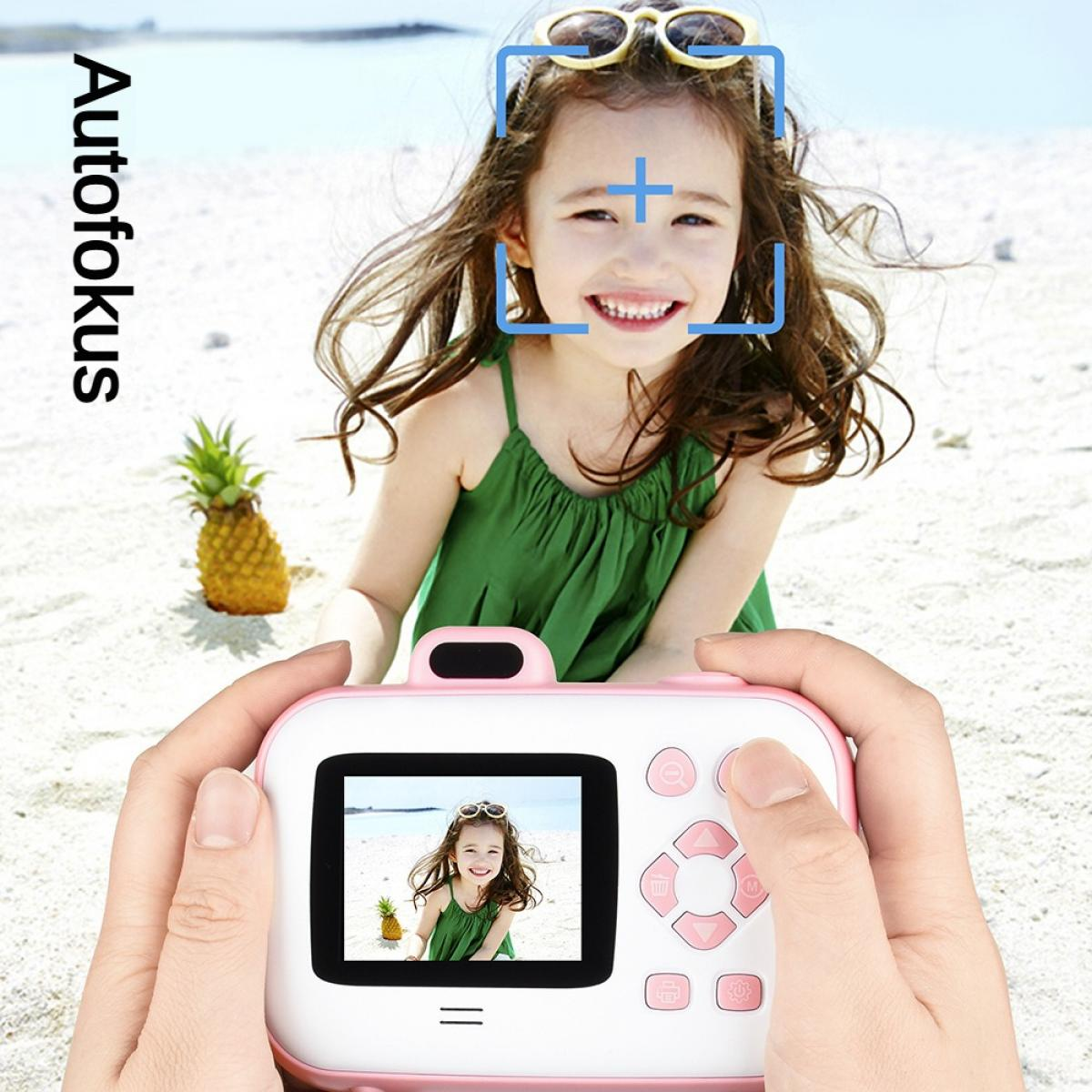 Ein Mädchen am Strand mit Ananas wird mit einer pinken Kamera fotografiert.