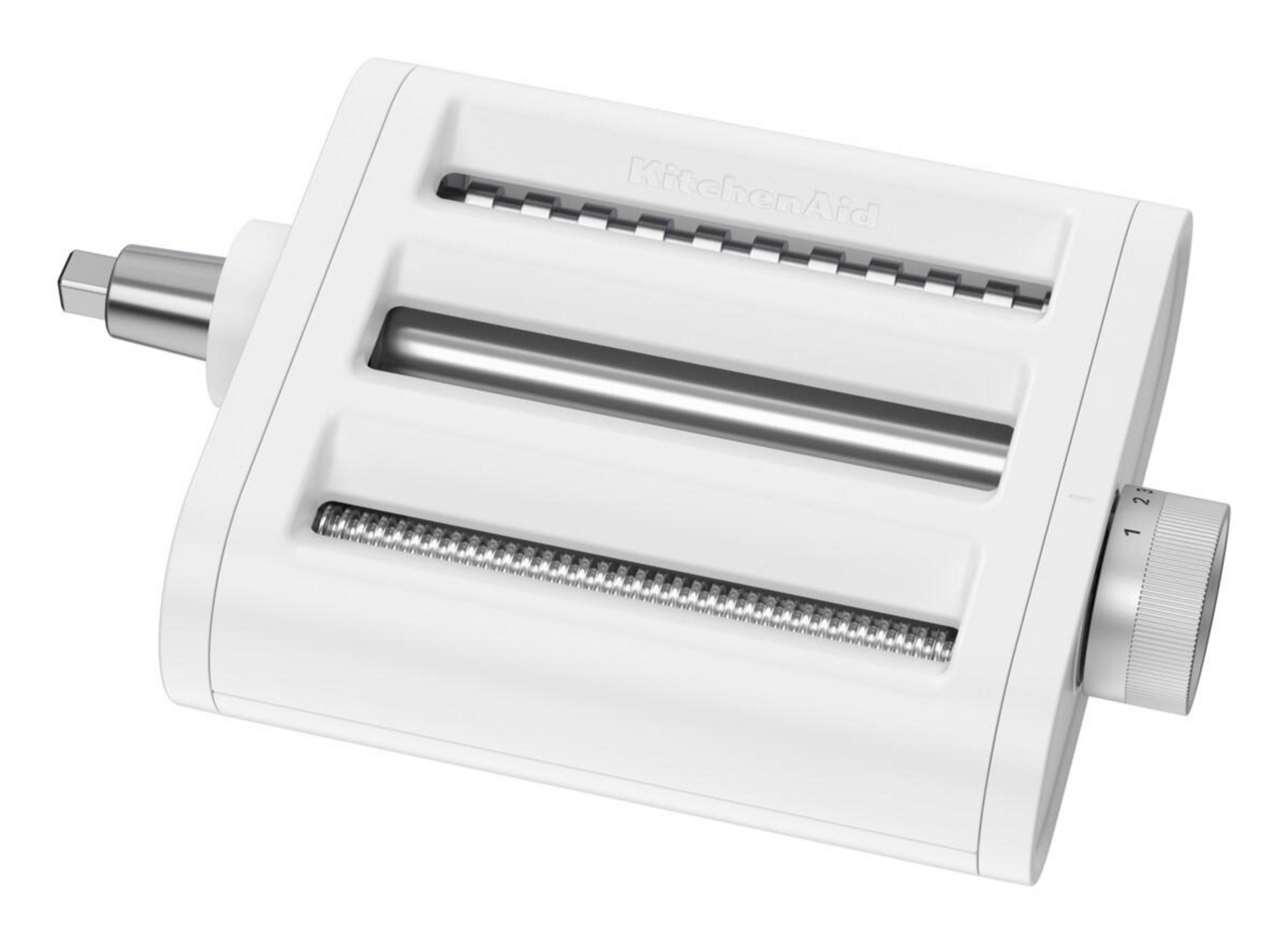 Ein weißer KitchenAid Nudelaufsatz mit silbernen Walzen und Einstellknopf.