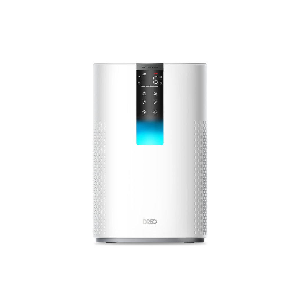 Un purificateur d'air blanc avec écran numérique et éclairage bleu.