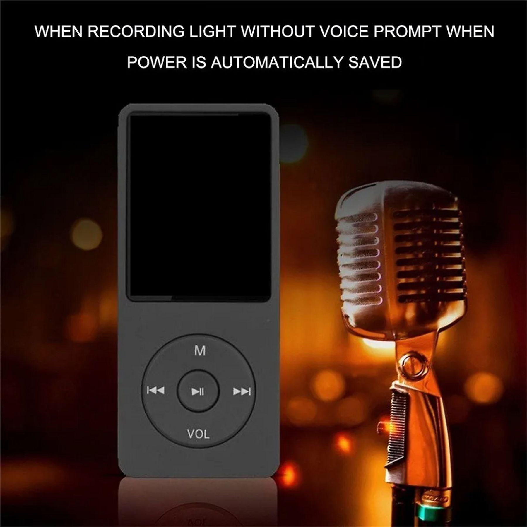 Ein schwarzer MP3-Player steht neben einem glänzenden Mikrofon. Bokeh-Lichter im Hintergrund.